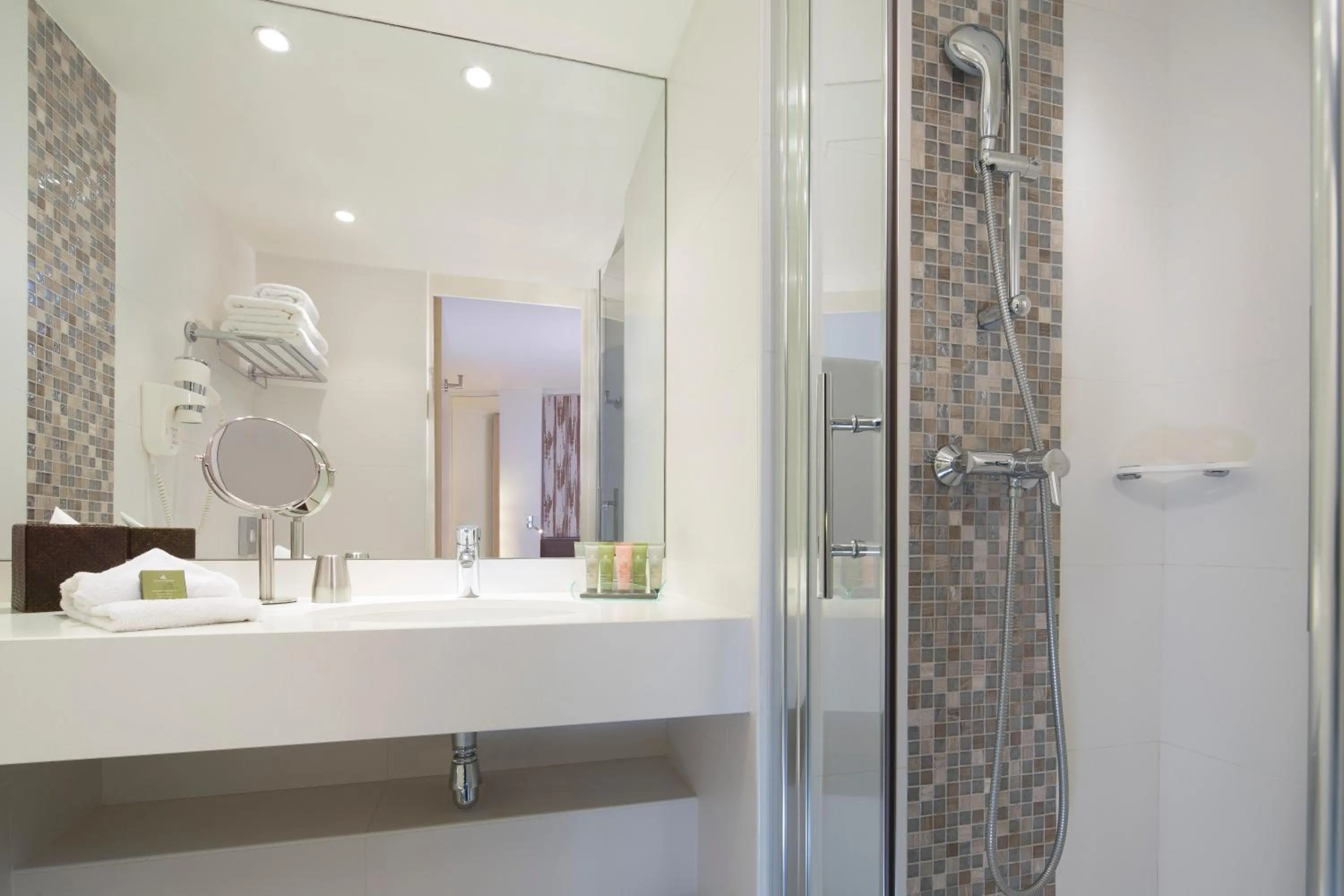 Bathroom in Garden-Elysée