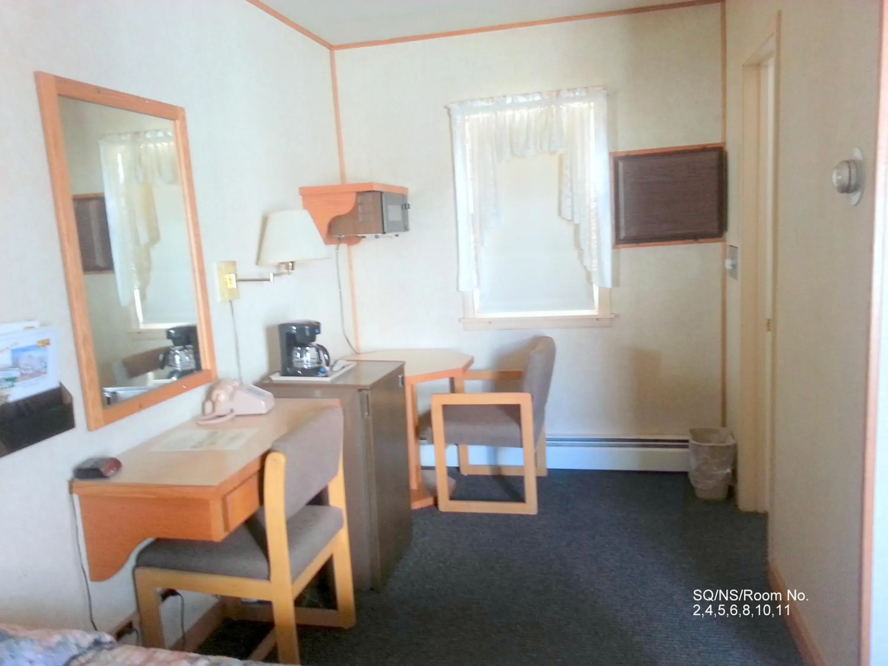 Standard Queen Room - Non-Smoking in Budget Inn Standard Queen Room - Non-Smoking in Budget Inn