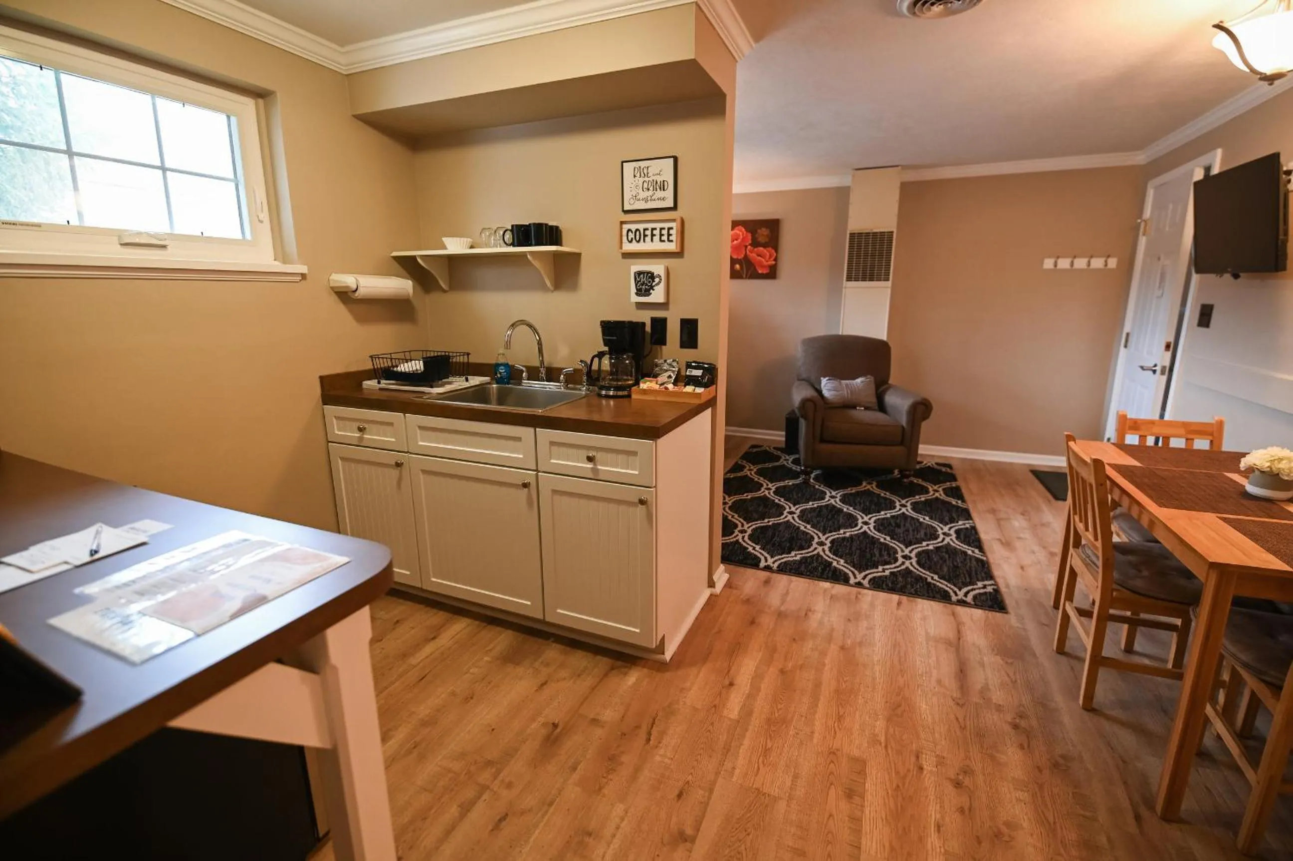 Kitchen or kitchenette in The Lakehouse Inn Geneva