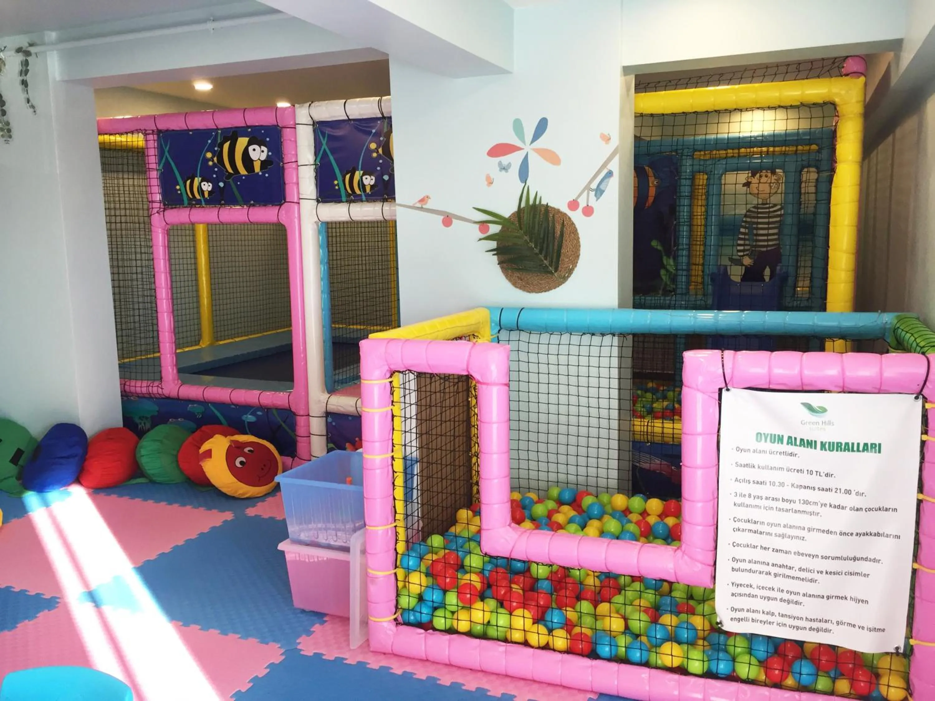 Kids's club in Green Hills Suites