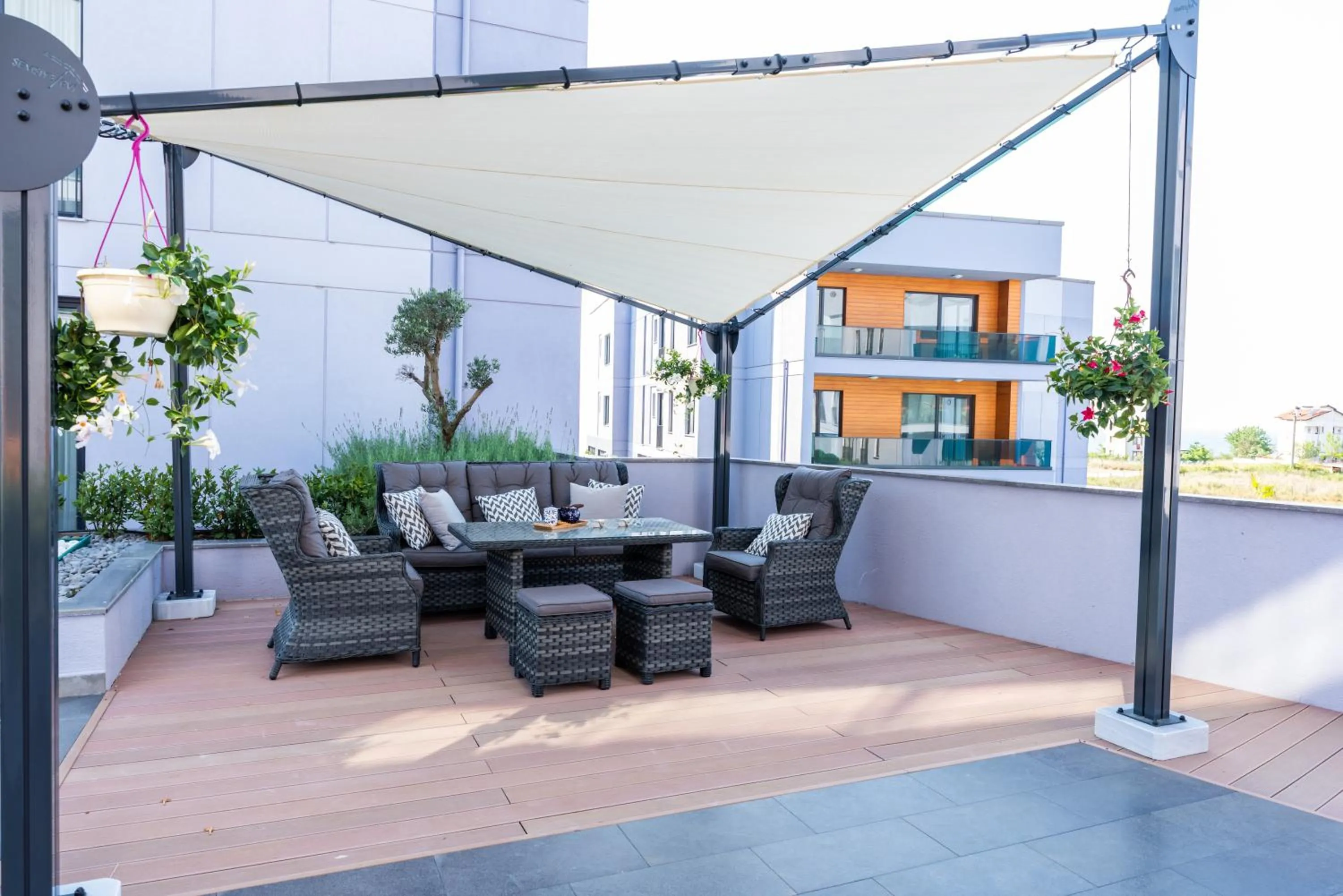 Property building in Green Hills Suites