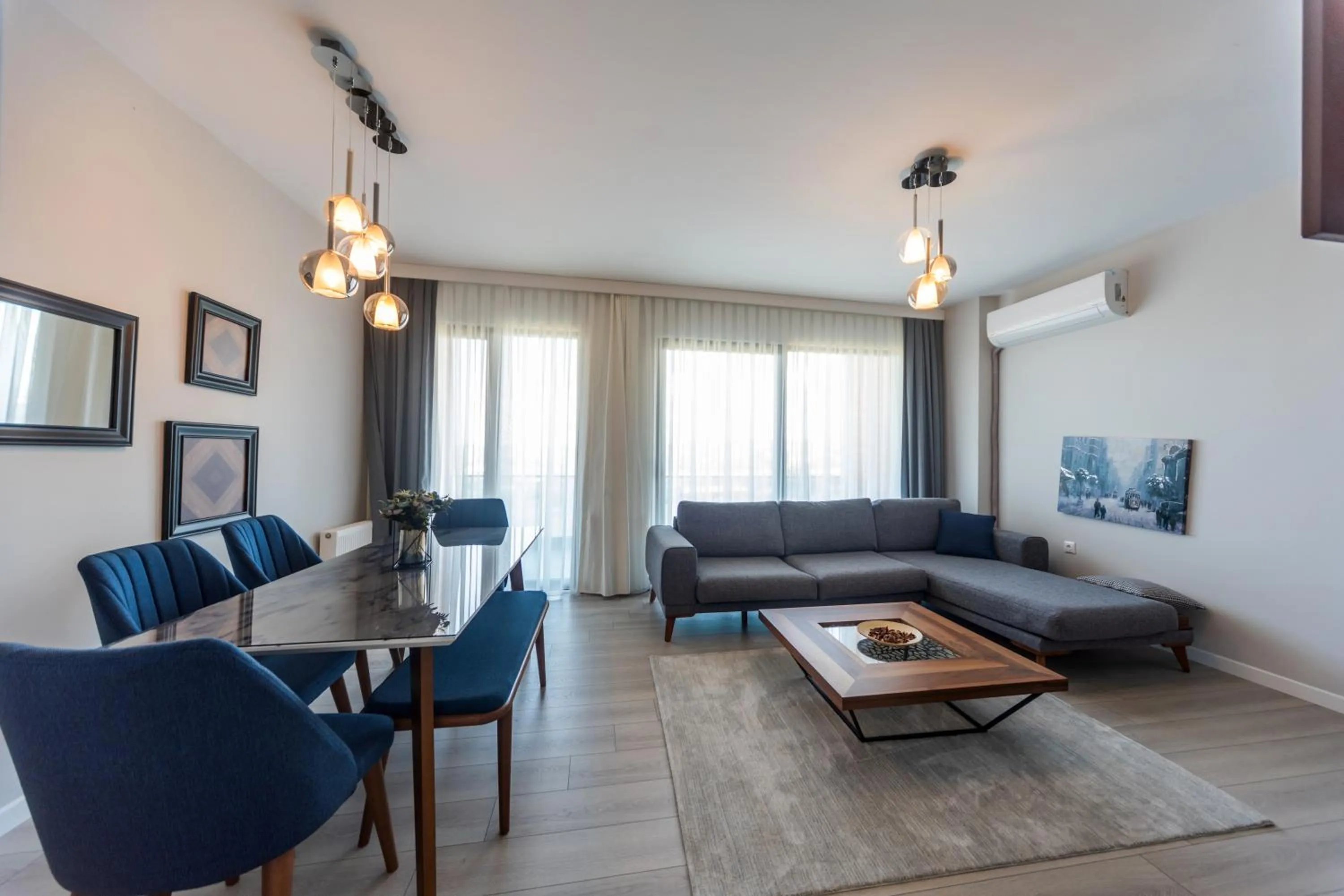 Living room in Green Hills Suites