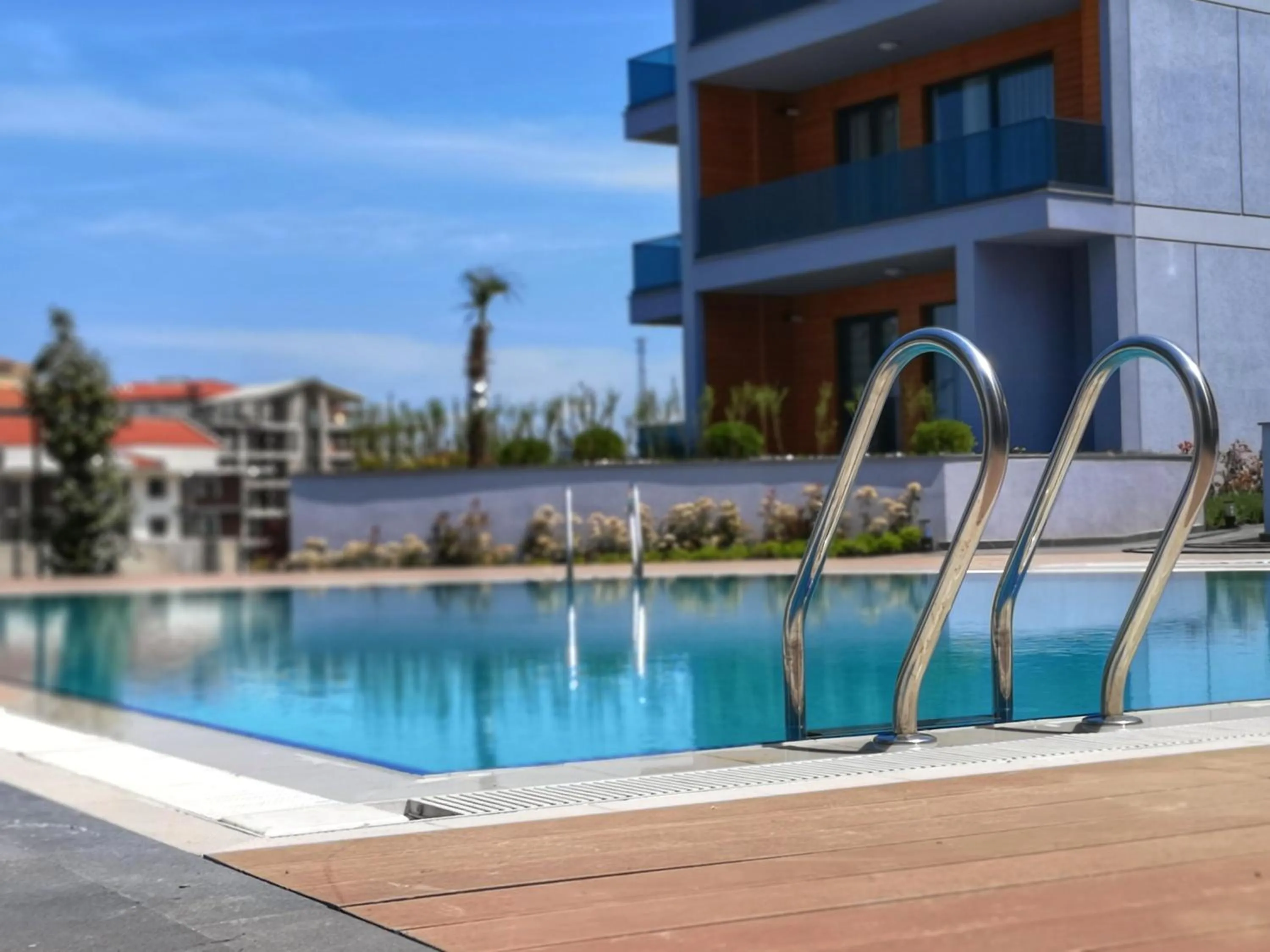 Swimming pool in Green Hills Suites