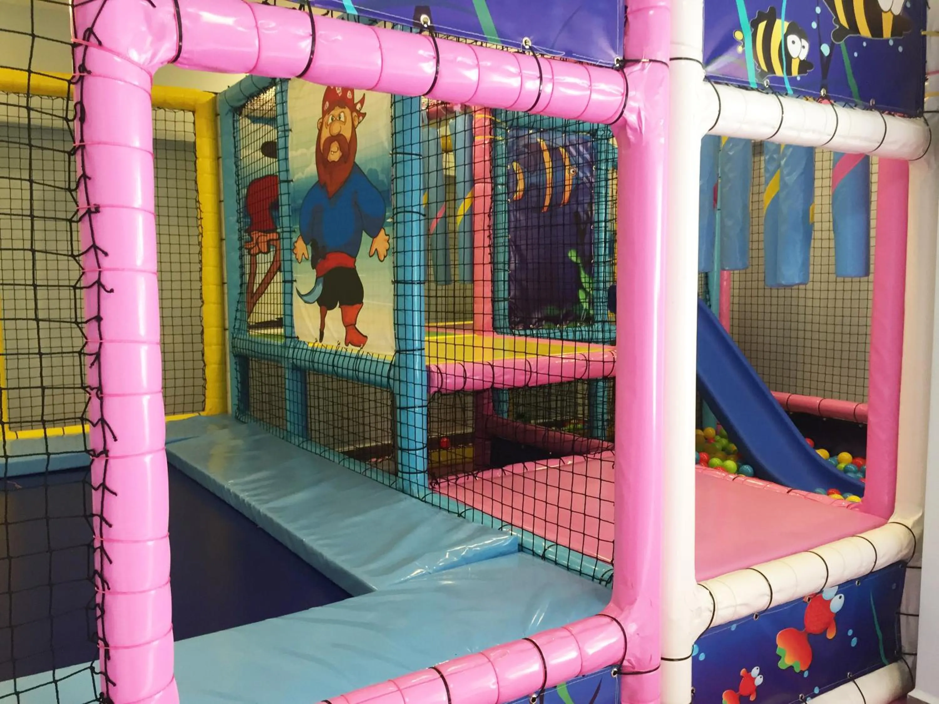 Kids's club in Green Hills Suites