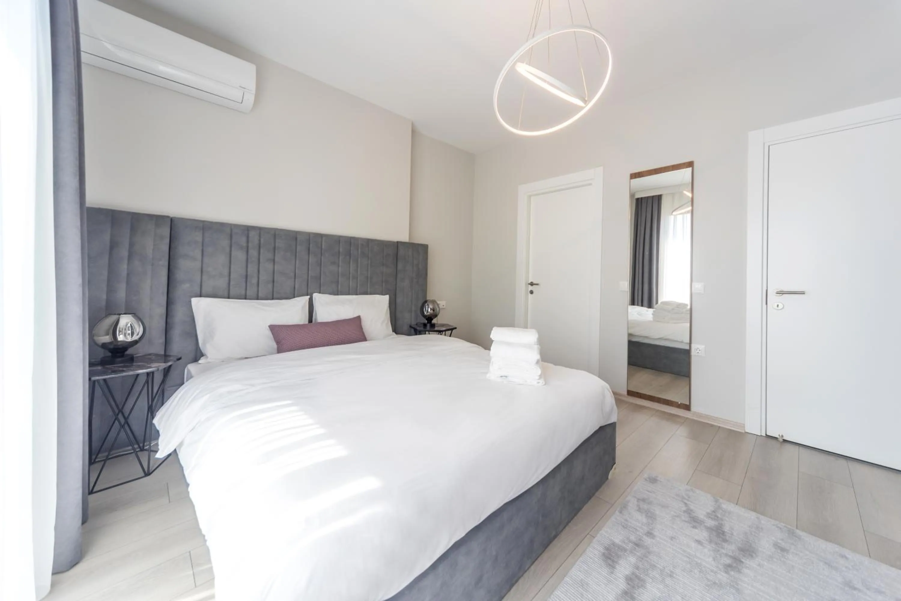 Bedroom, Bed in Green Hills Suites