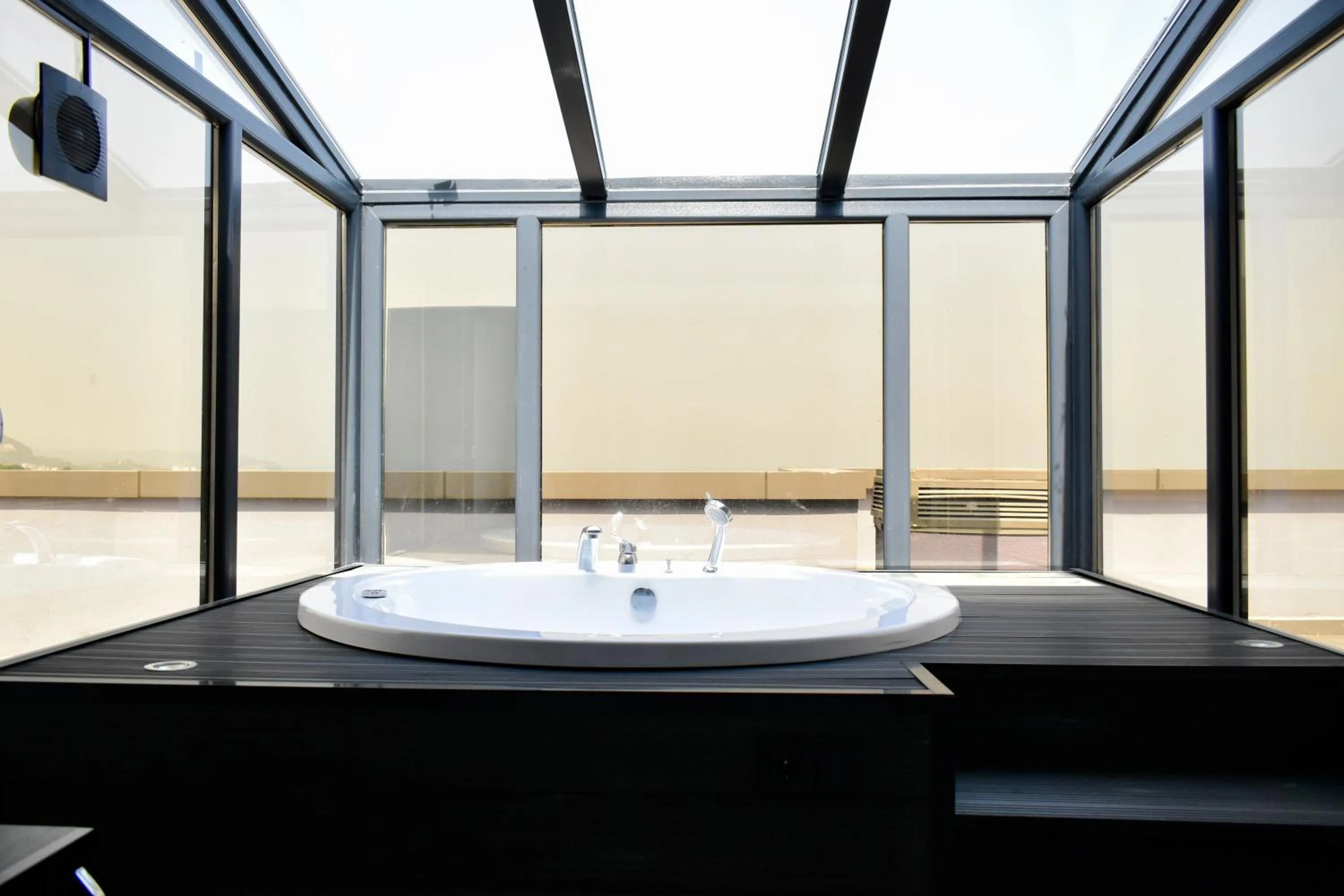 Suite with Hot Tub in Green Hills Suites