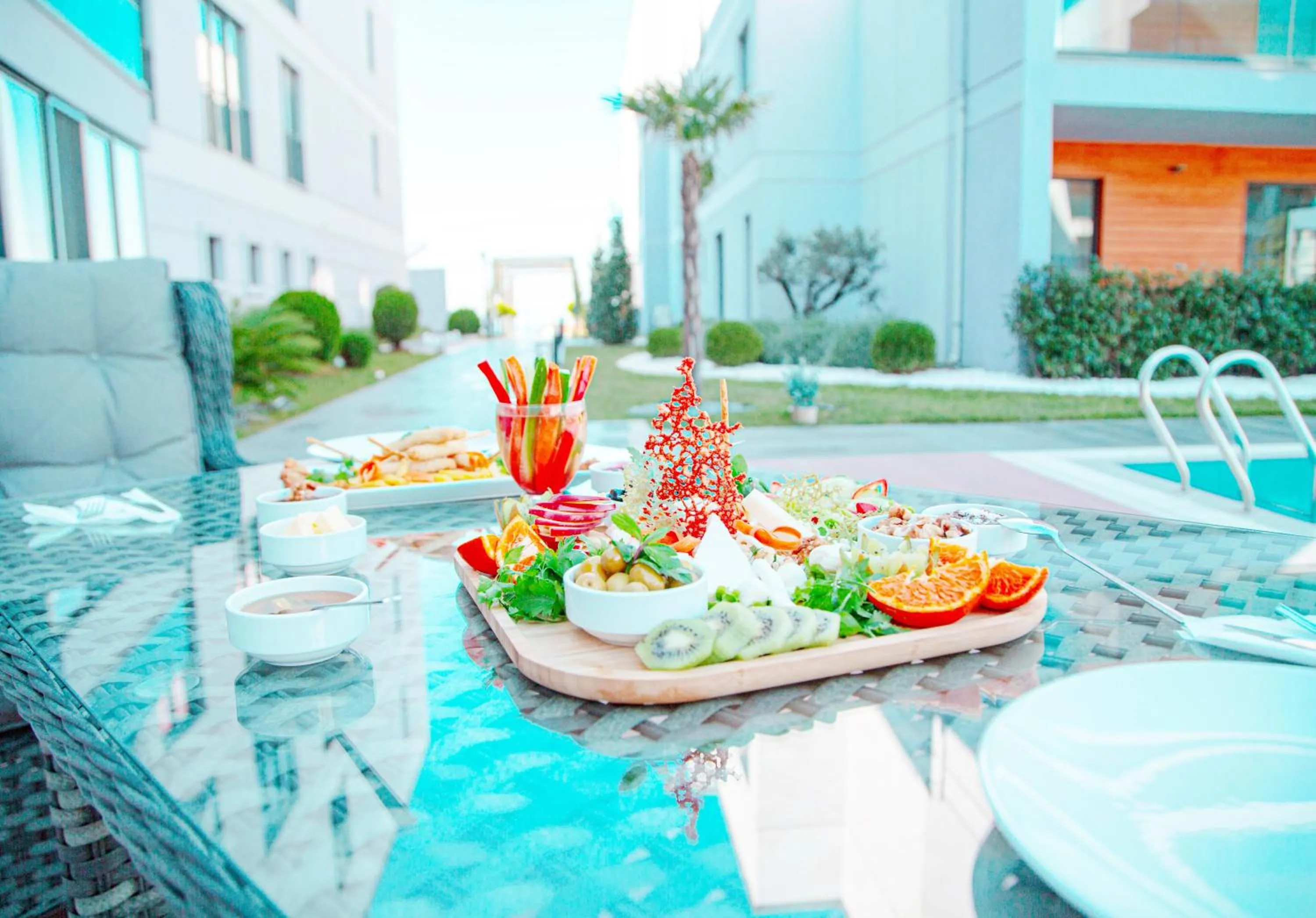 Food and drinks in Green Hills Suites