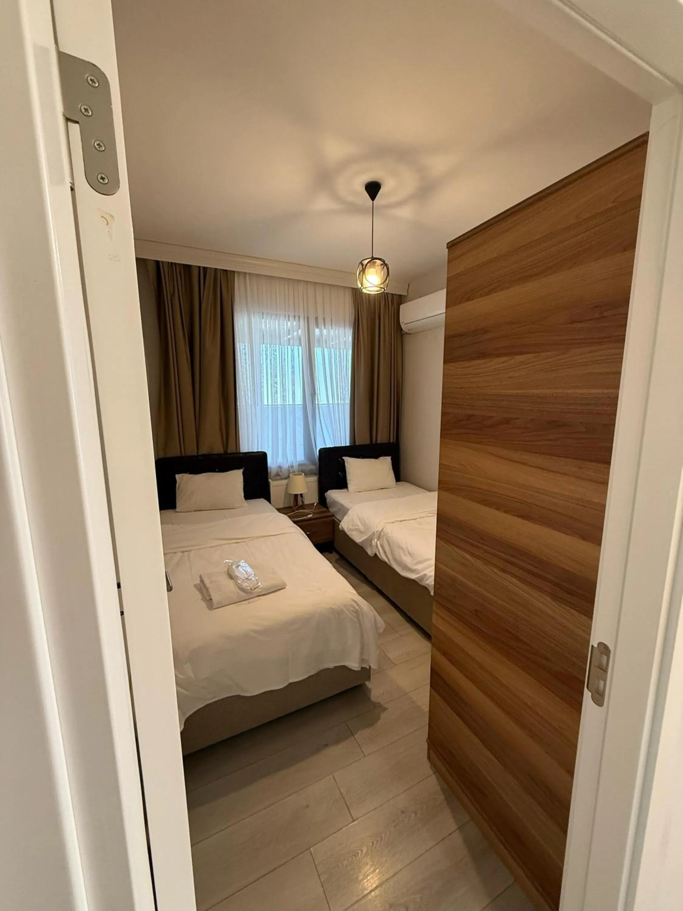 Bed in Green Hills Suites