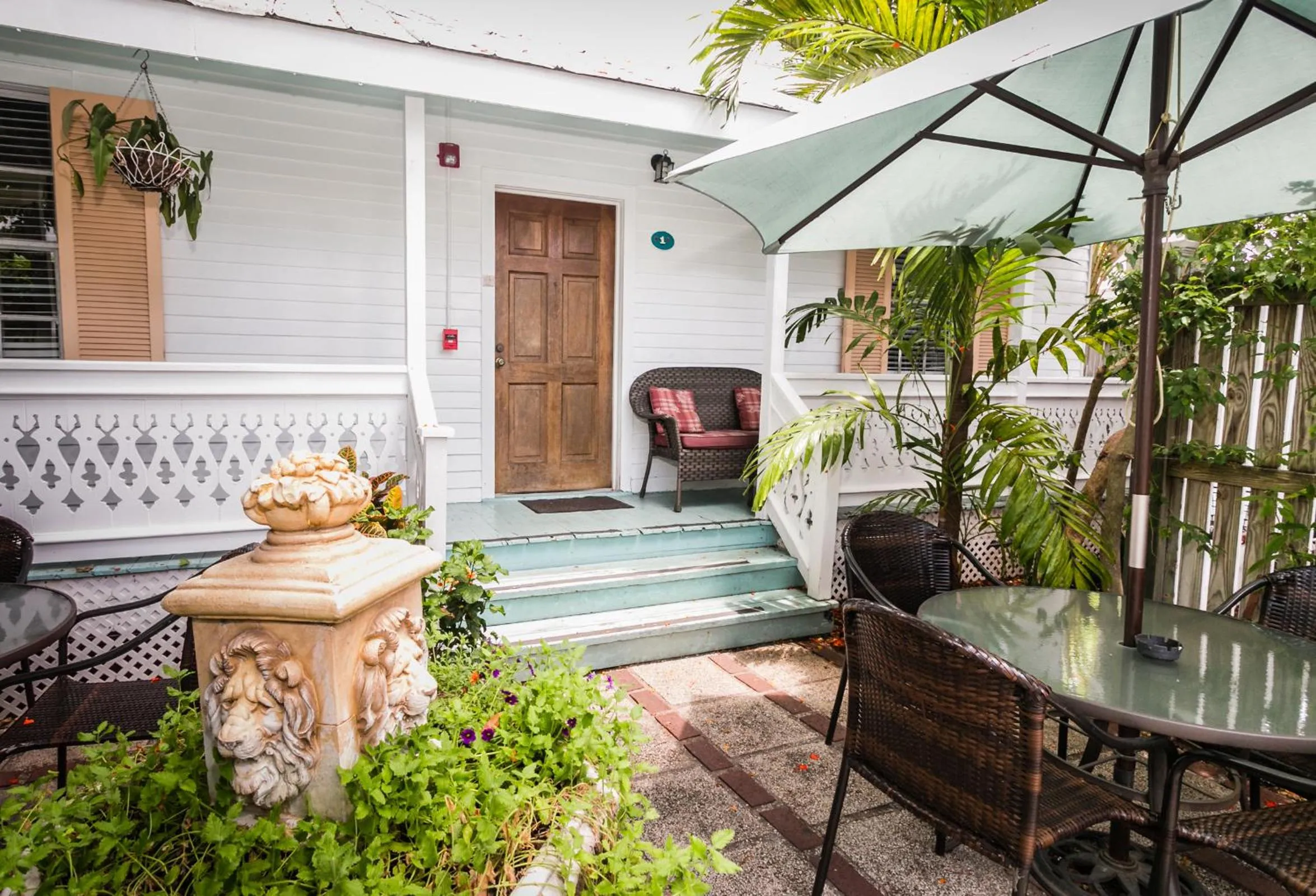 Facade/entrance in Courtney's Place Historic Cottages & Inns