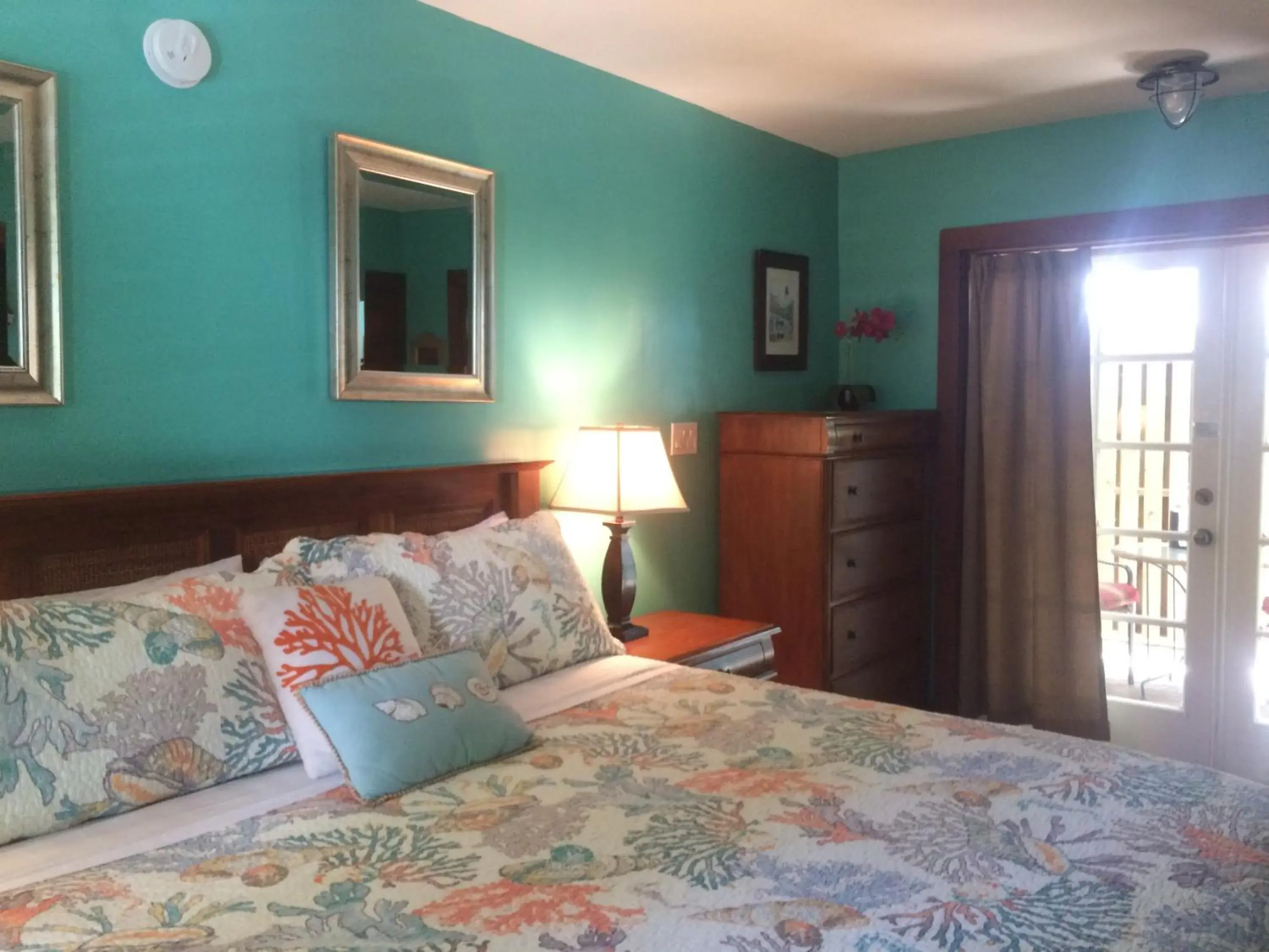 King Room with Pool View ( unit C10) in Courtney's Place Historic Cottages & Inns King Room with Pool View ( unit C10) in Courtney's Place Historic Cottages & Inns