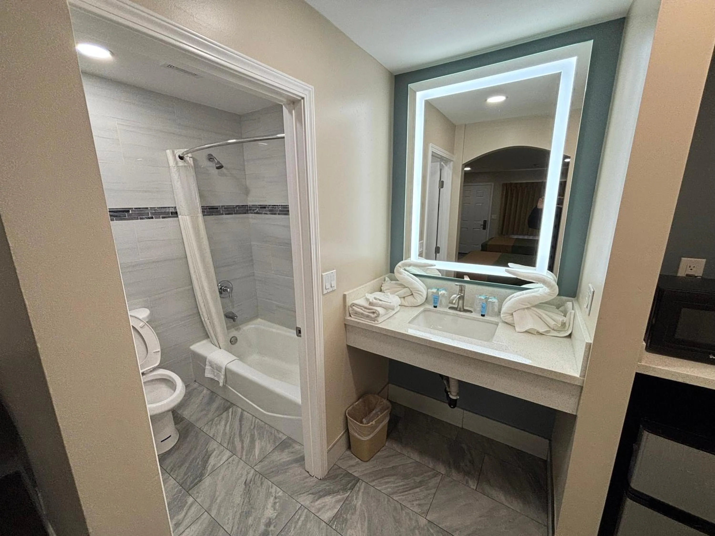 Bathroom in Economy Inn - Burbank Airport