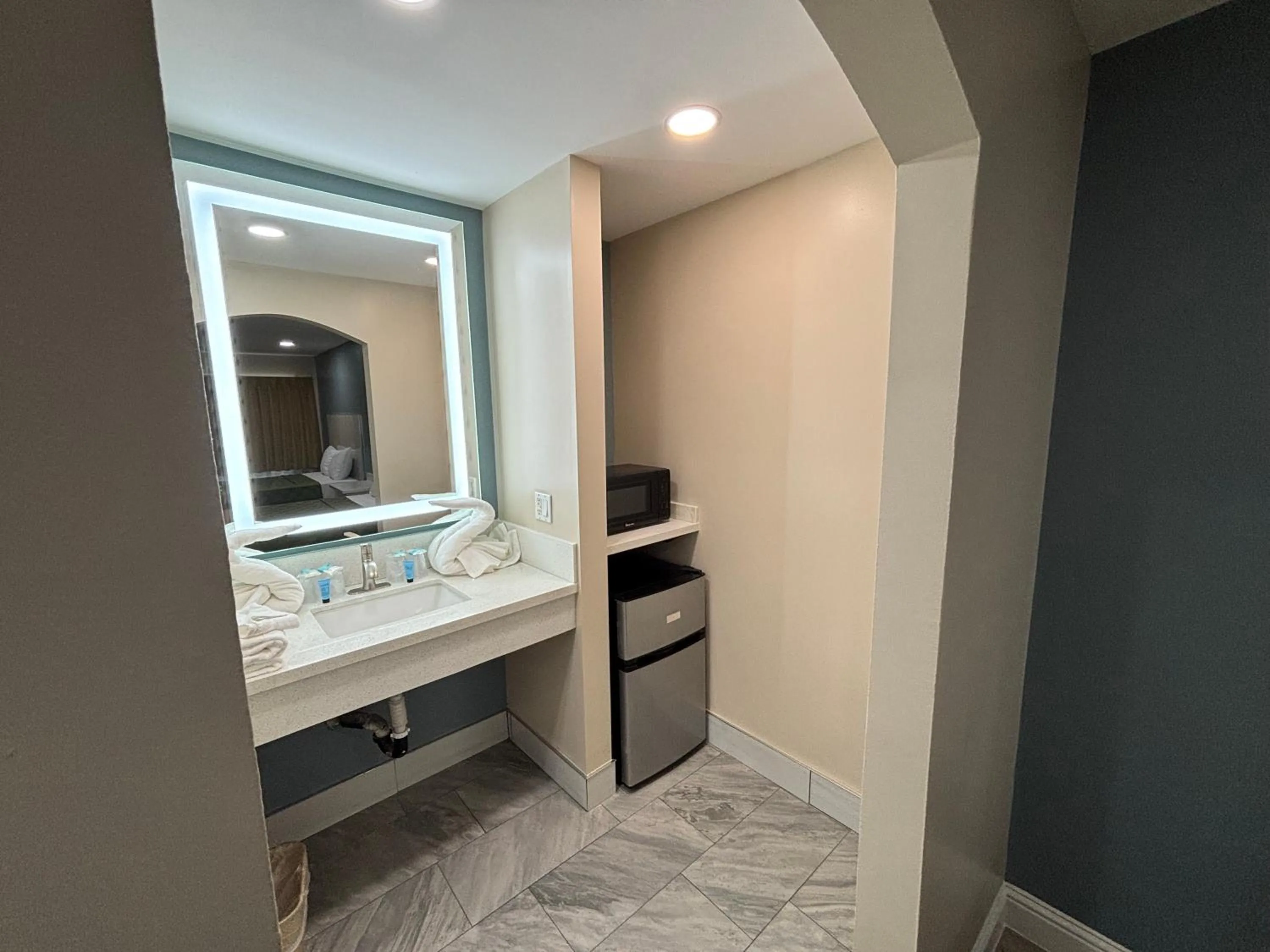 Bathroom in Economy Inn - Burbank Airport