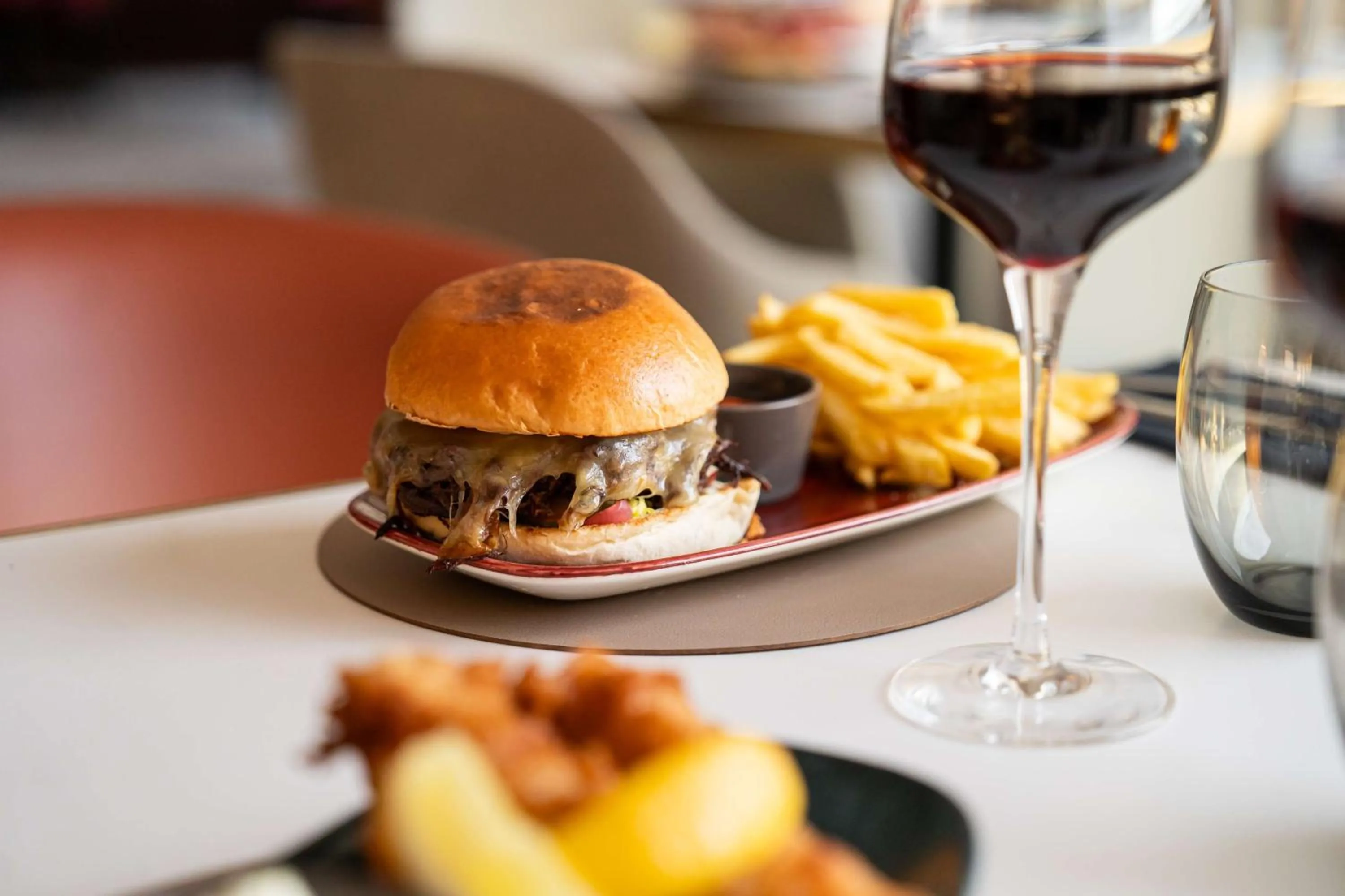 Lounge or bar in Radisson Blu Hotel, Lyon