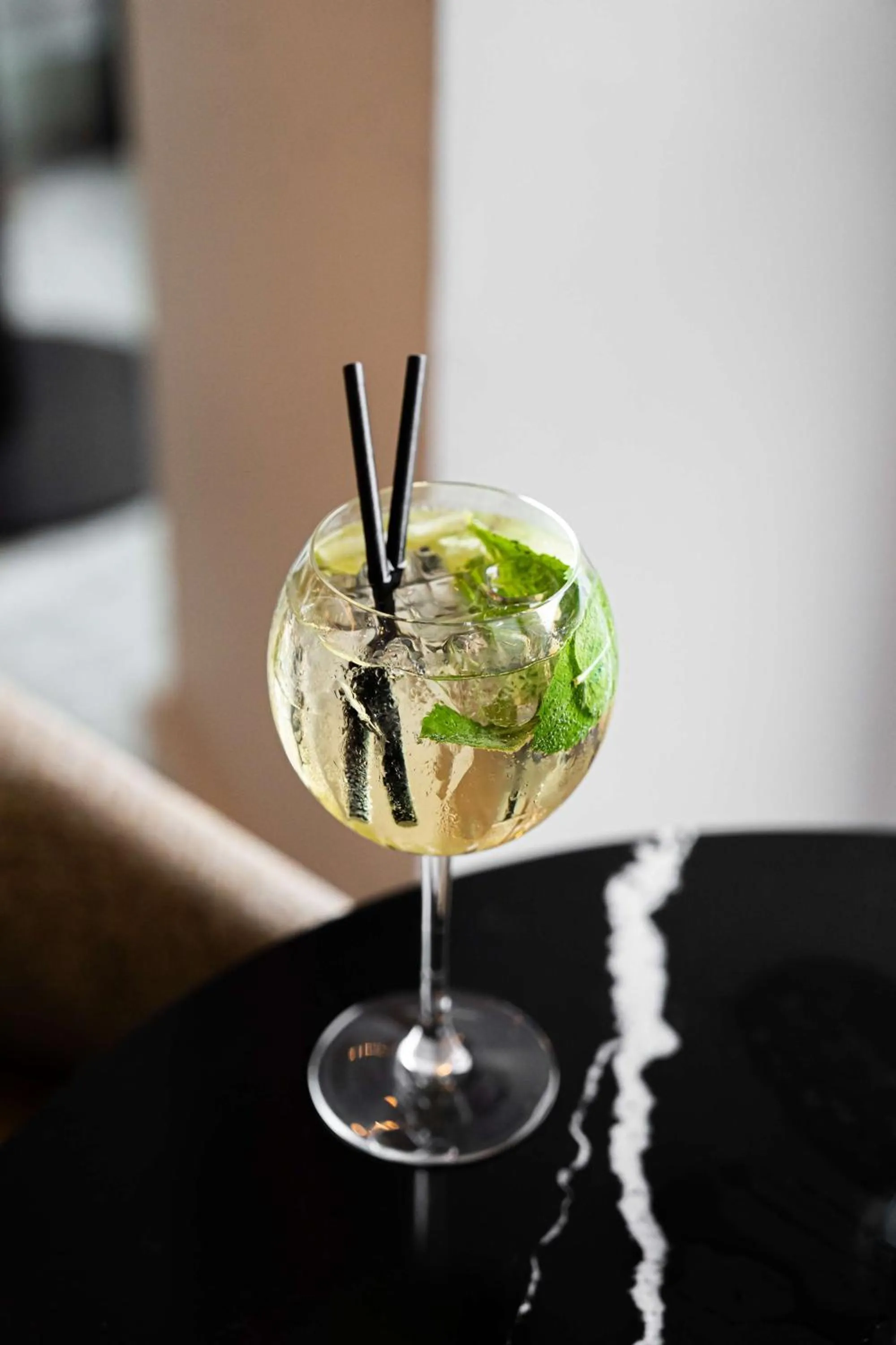 Lounge or bar in Radisson Blu Hotel, Lyon