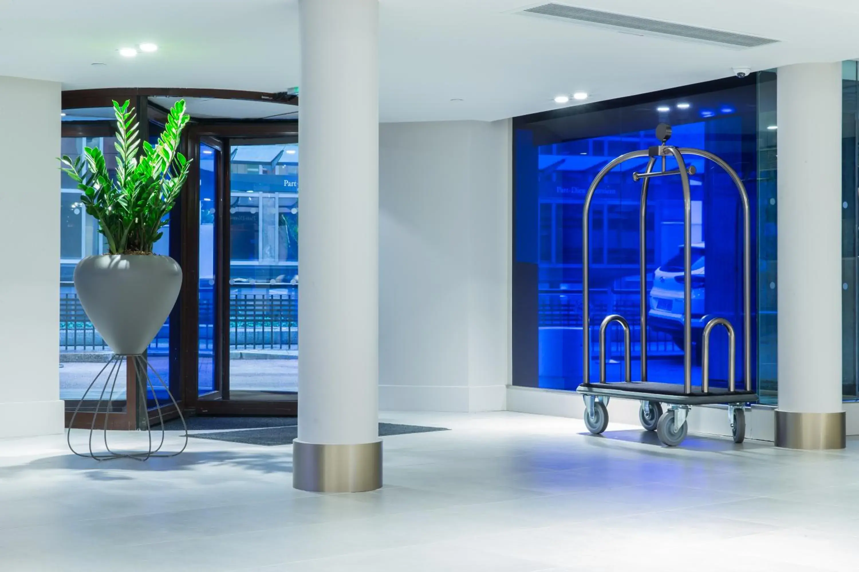 Lounge or bar in Radisson Blu Hotel, Lyon Lounge or bar in Radisson Blu Hotel, Lyon