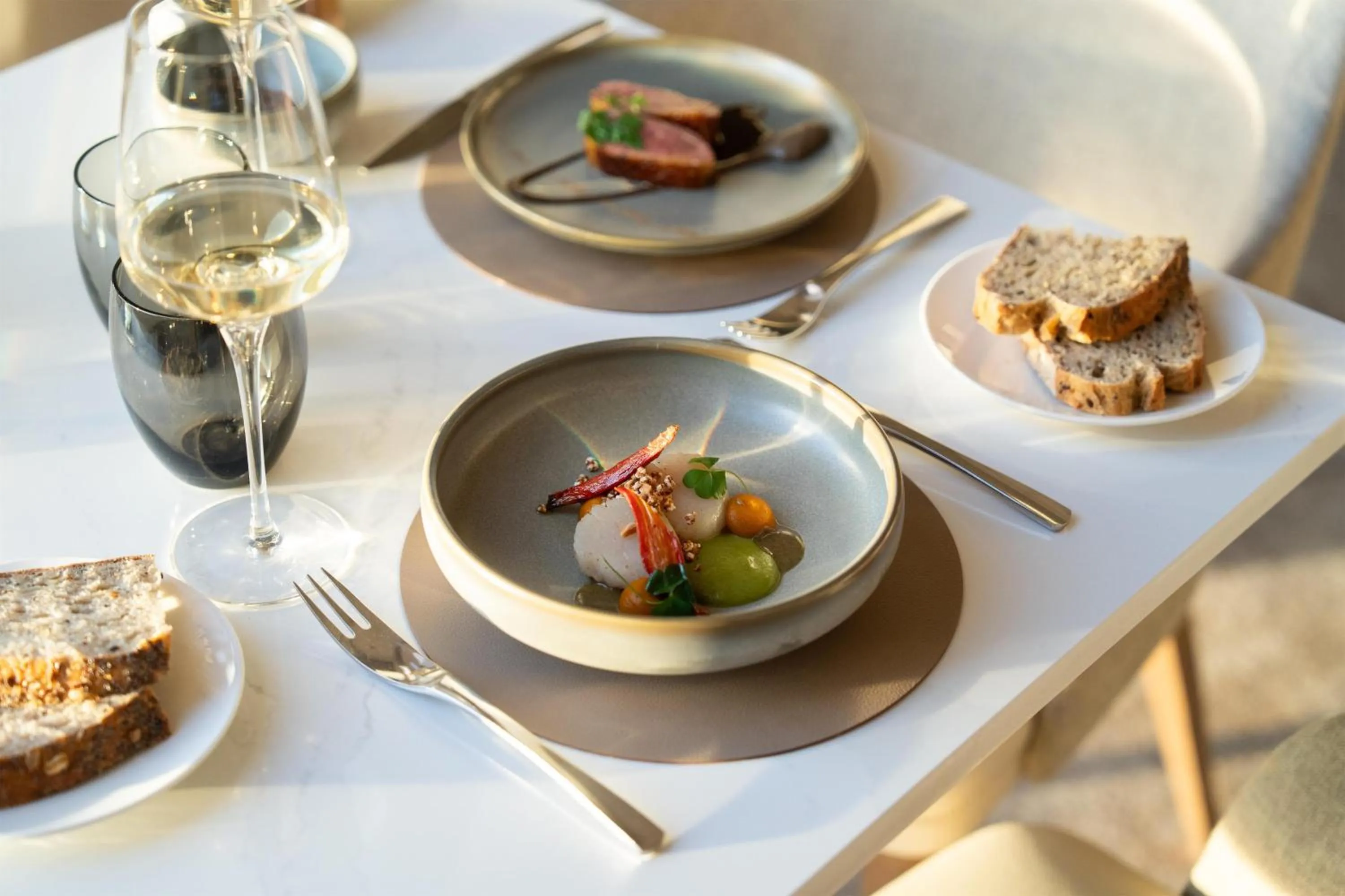 Restaurant/places to eat in Radisson Blu Hotel, Lyon