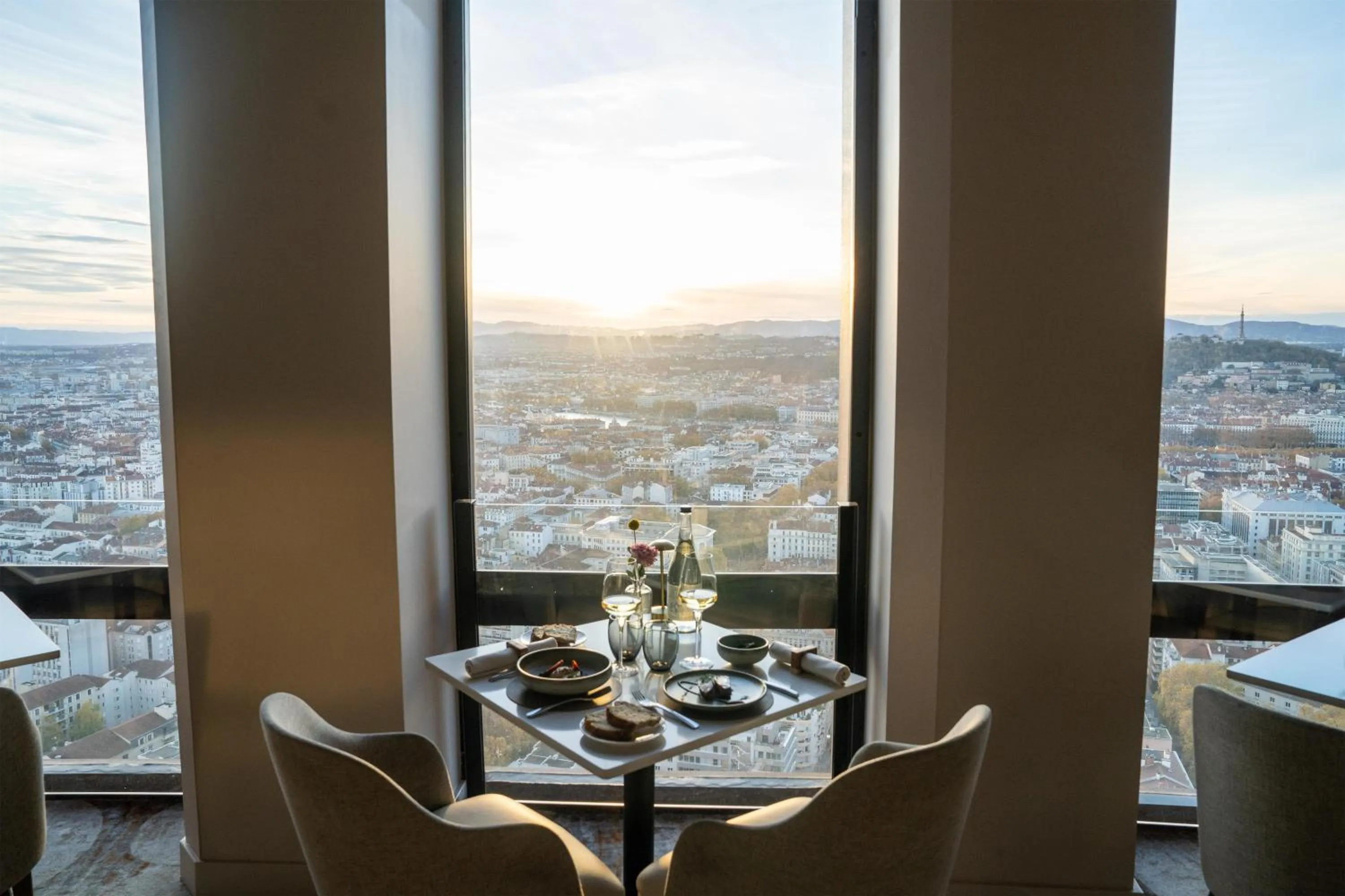 Restaurant/places to eat in Radisson Blu Hotel, Lyon