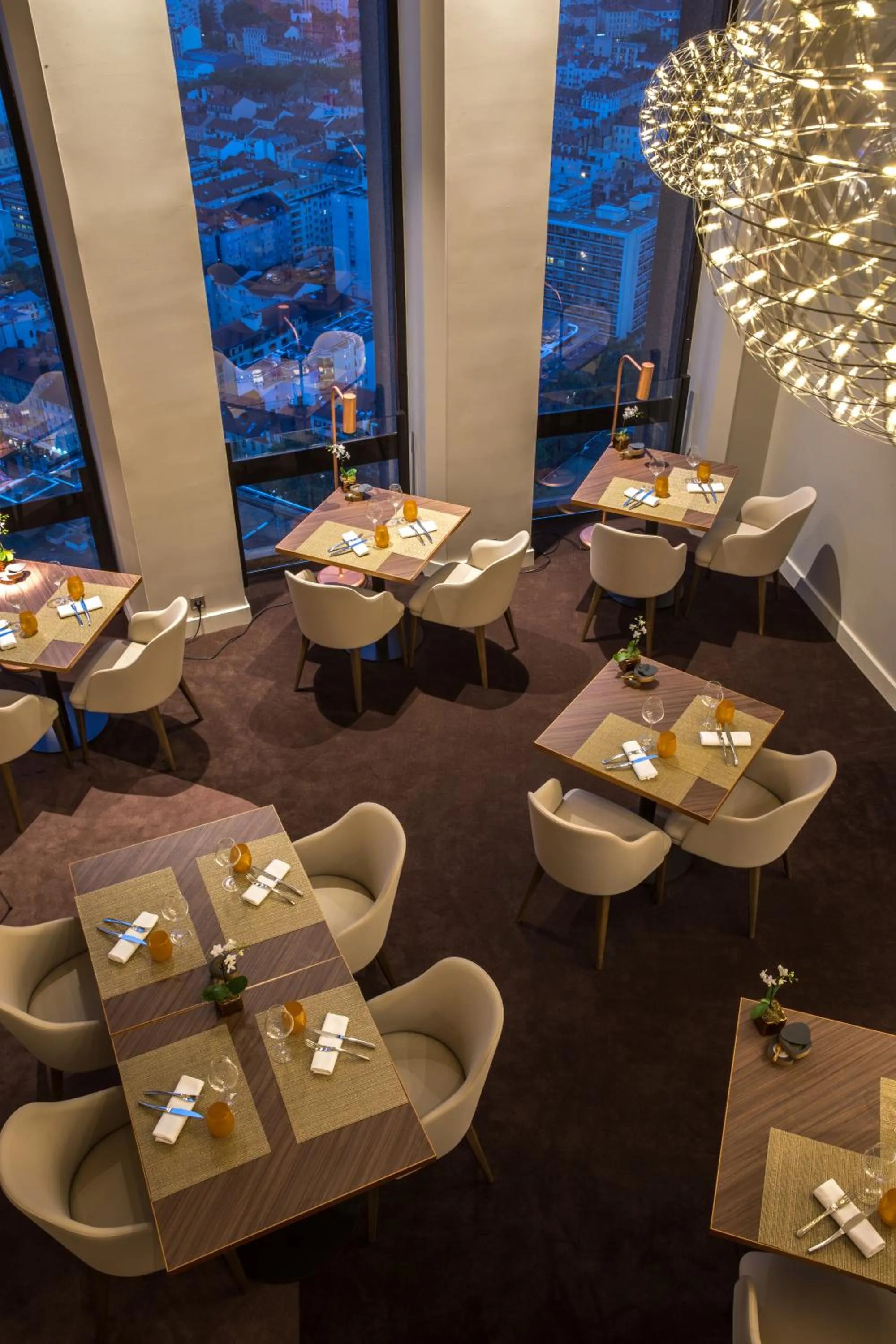 Restaurant/places to eat in Radisson Blu Hotel, Lyon