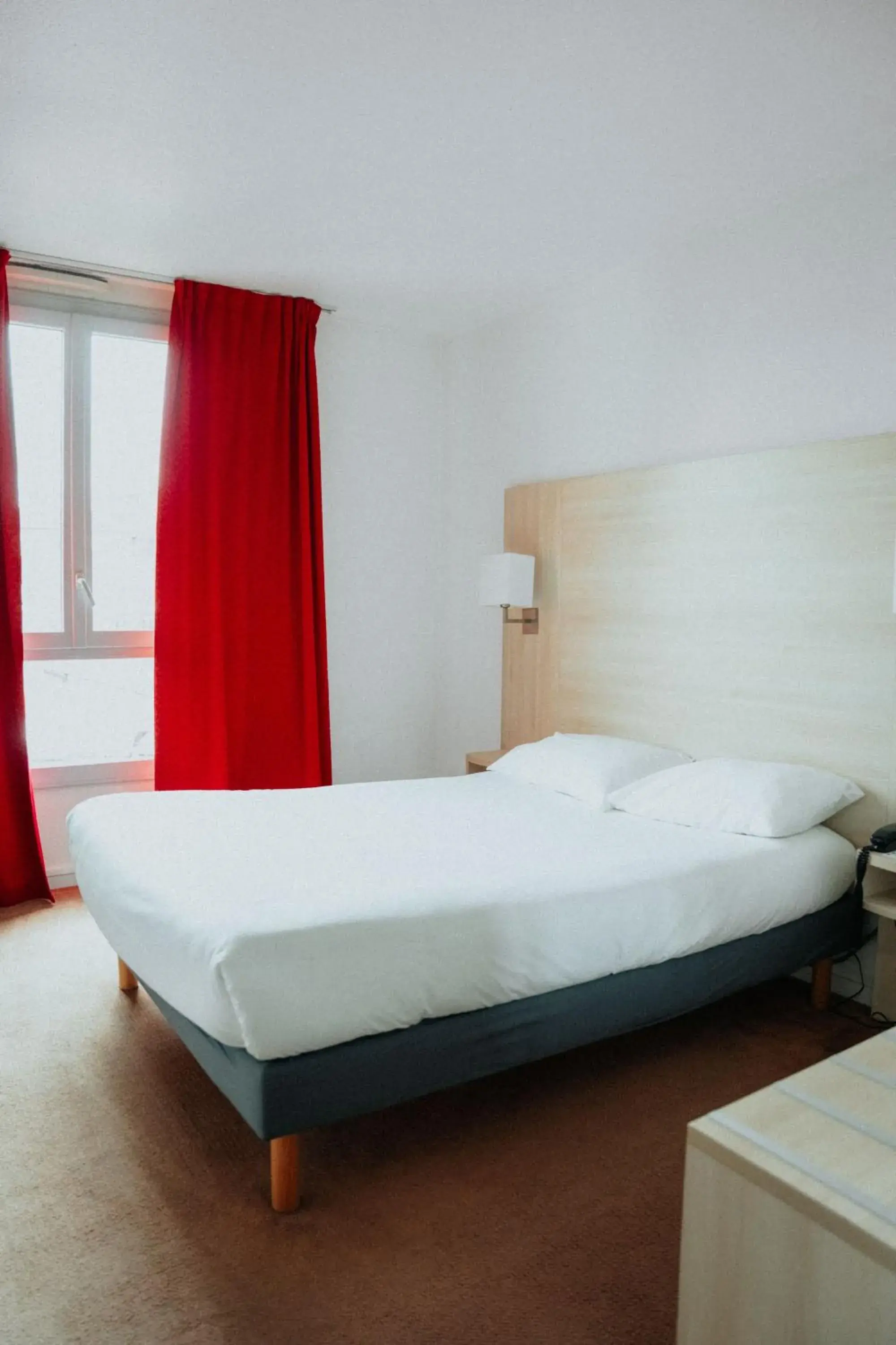 Classic Double Room in Hôtel d'Orsay Grand Matabiau Classic Double Room in Hôtel d'Orsay Grand Matabiau