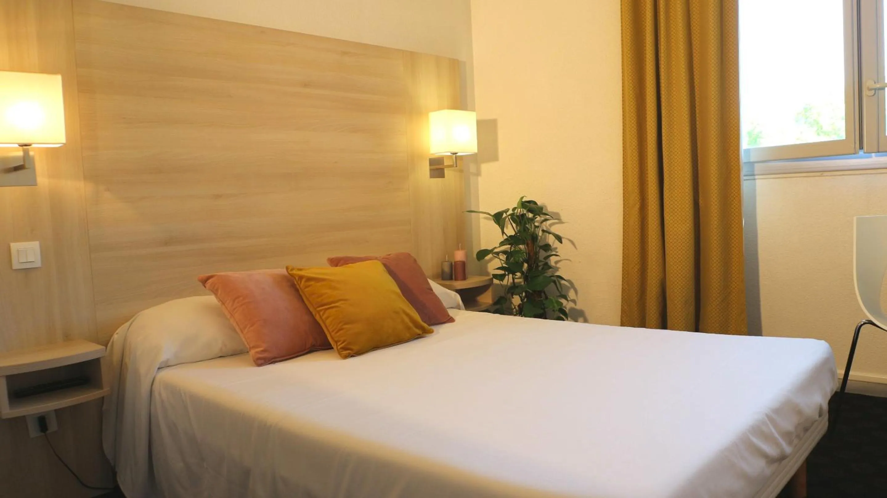 Bed in Hôtel d'Orsay Grand Matabiau