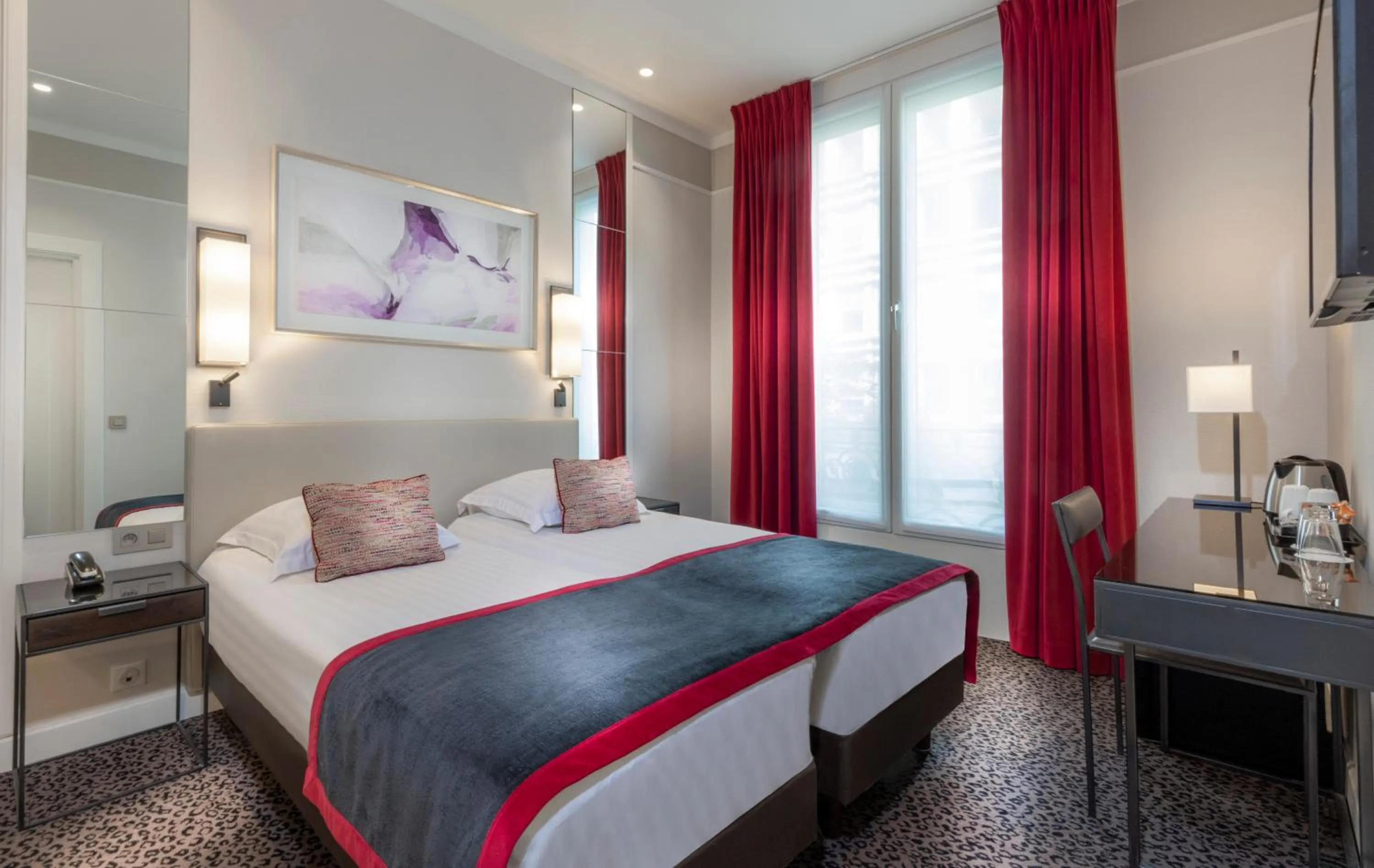 Photo of the whole room, Bed in Hôtel Du Bois Champs-Elysées