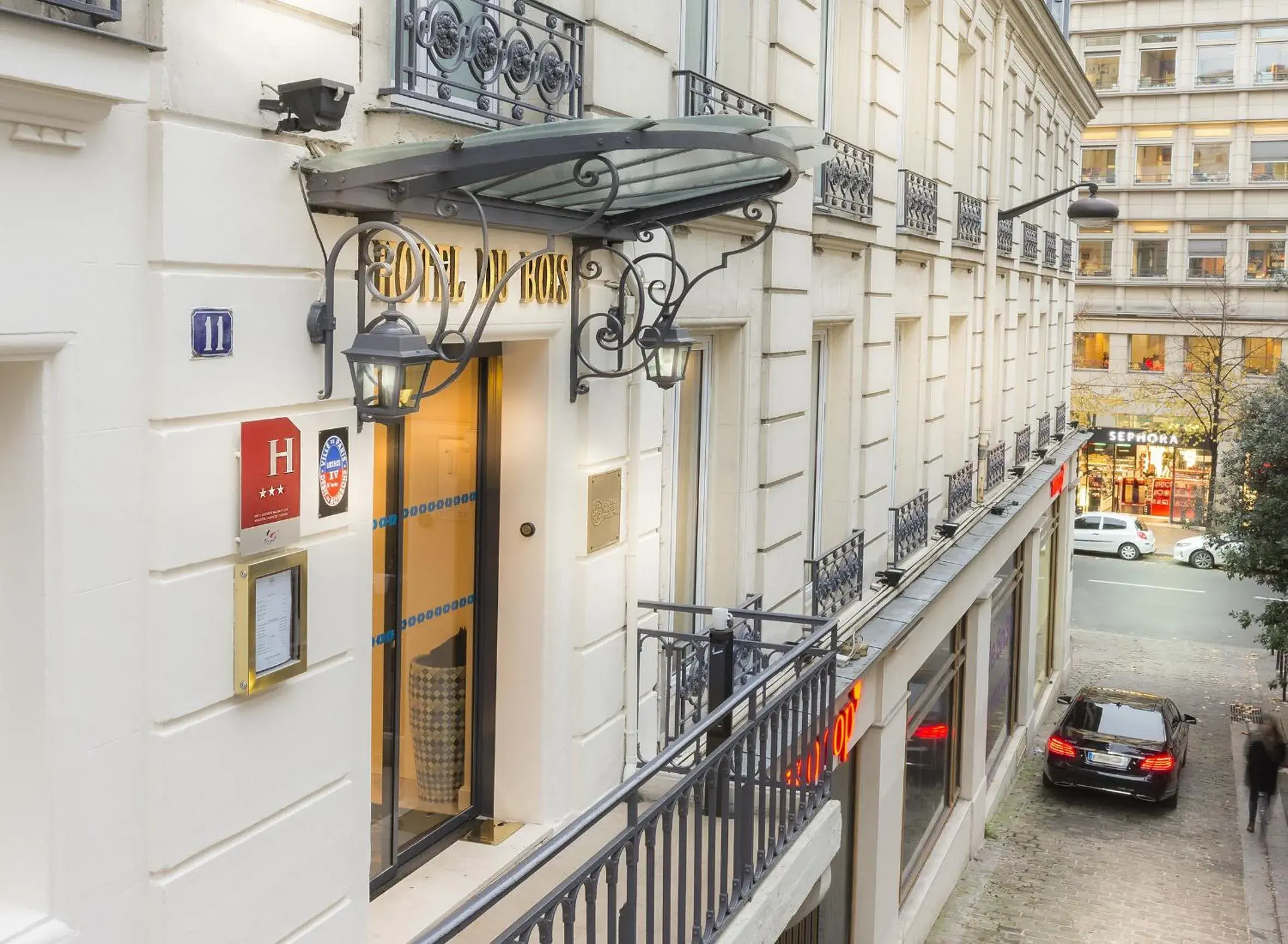 Facade/entrance in Hôtel Du Bois Champs-Elysées Facade/entrance in Hôtel Du Bois Champs-Elysées