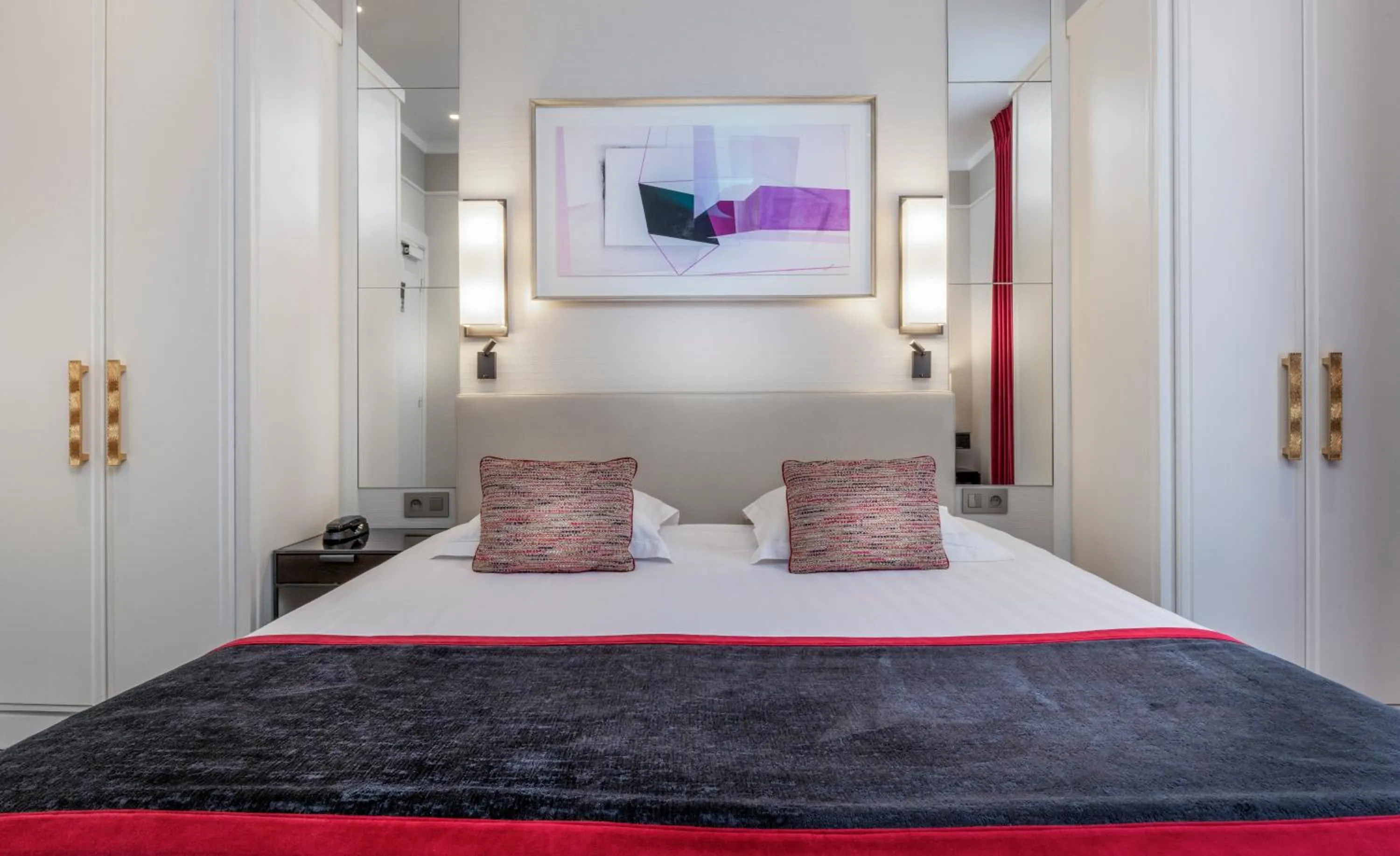 Photo of the whole room, Bed in Hôtel Du Bois Champs-Elysées