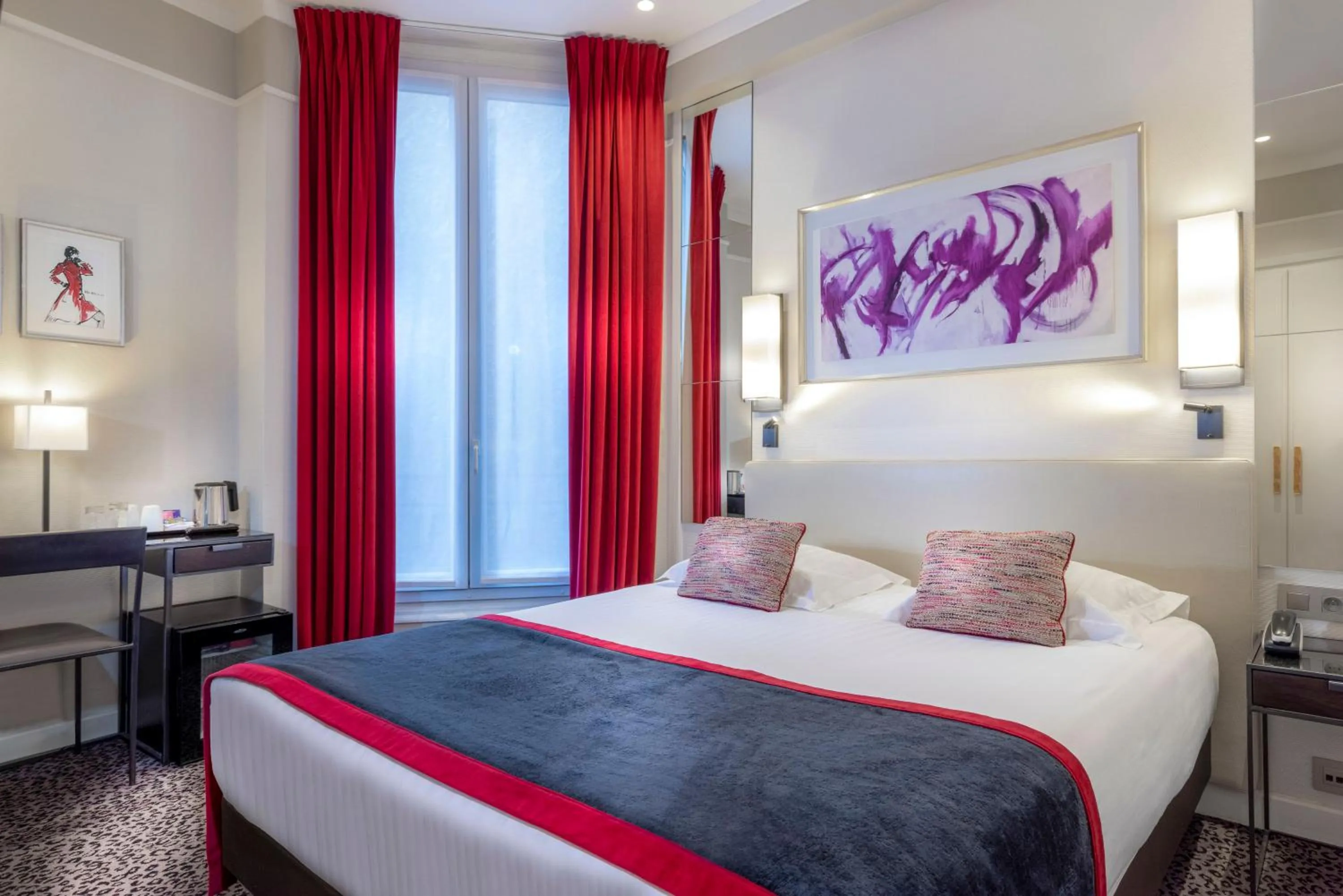 Photo of the whole room, Bed in Hôtel Du Bois Champs-Elysées