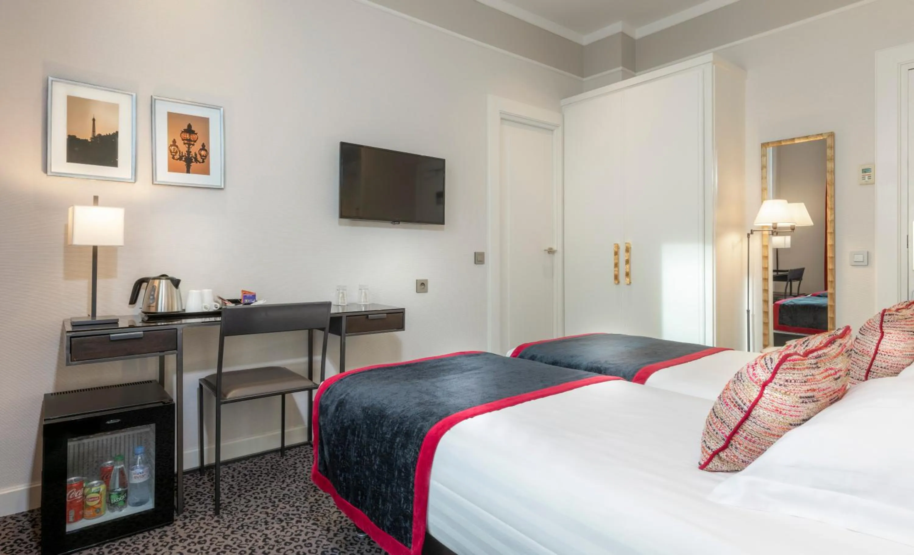 Photo of the whole room, Bed in Hôtel Du Bois Champs-Elysées