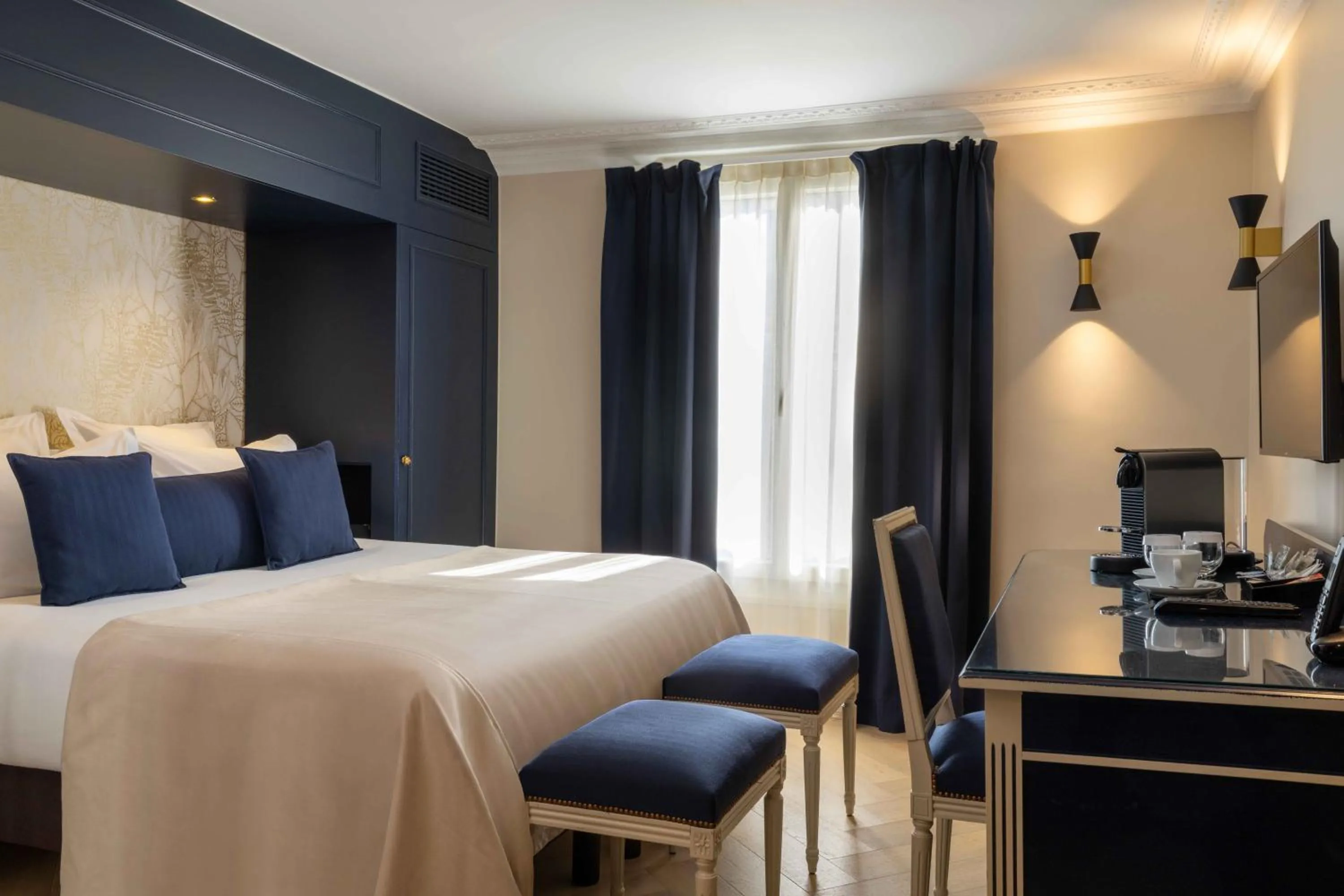 Bed in Queen Mary Opera