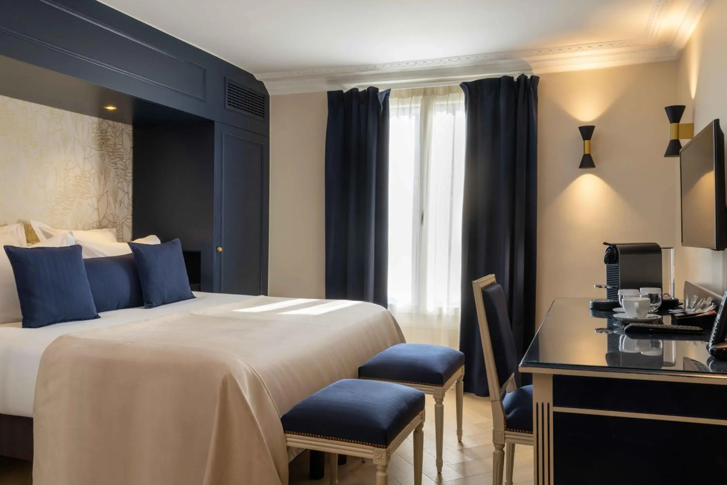 Bed in Queen Mary Opera Bed in Queen Mary Opera