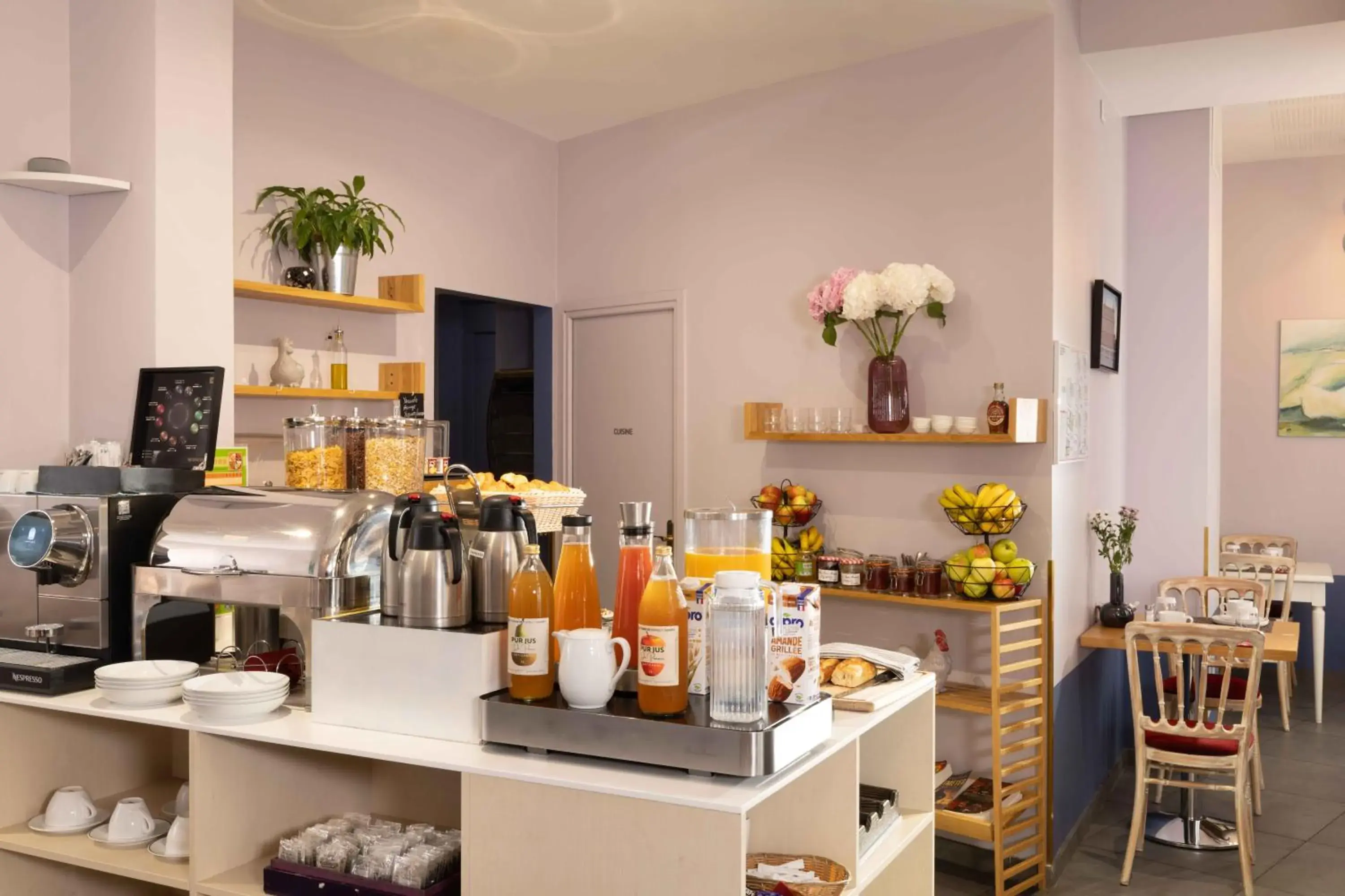 Breakfast in Queen Mary Opera Breakfast in Queen Mary Opera