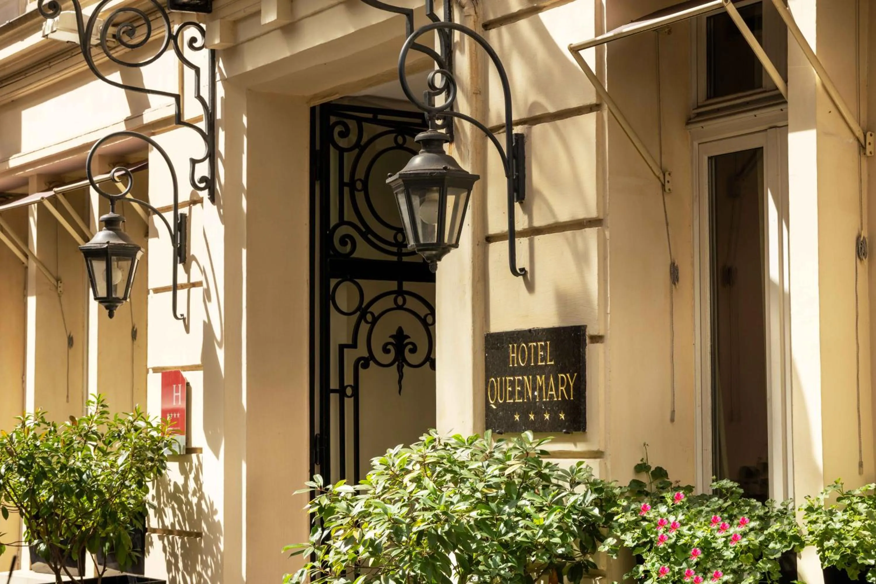 Property building in Queen Mary Opera