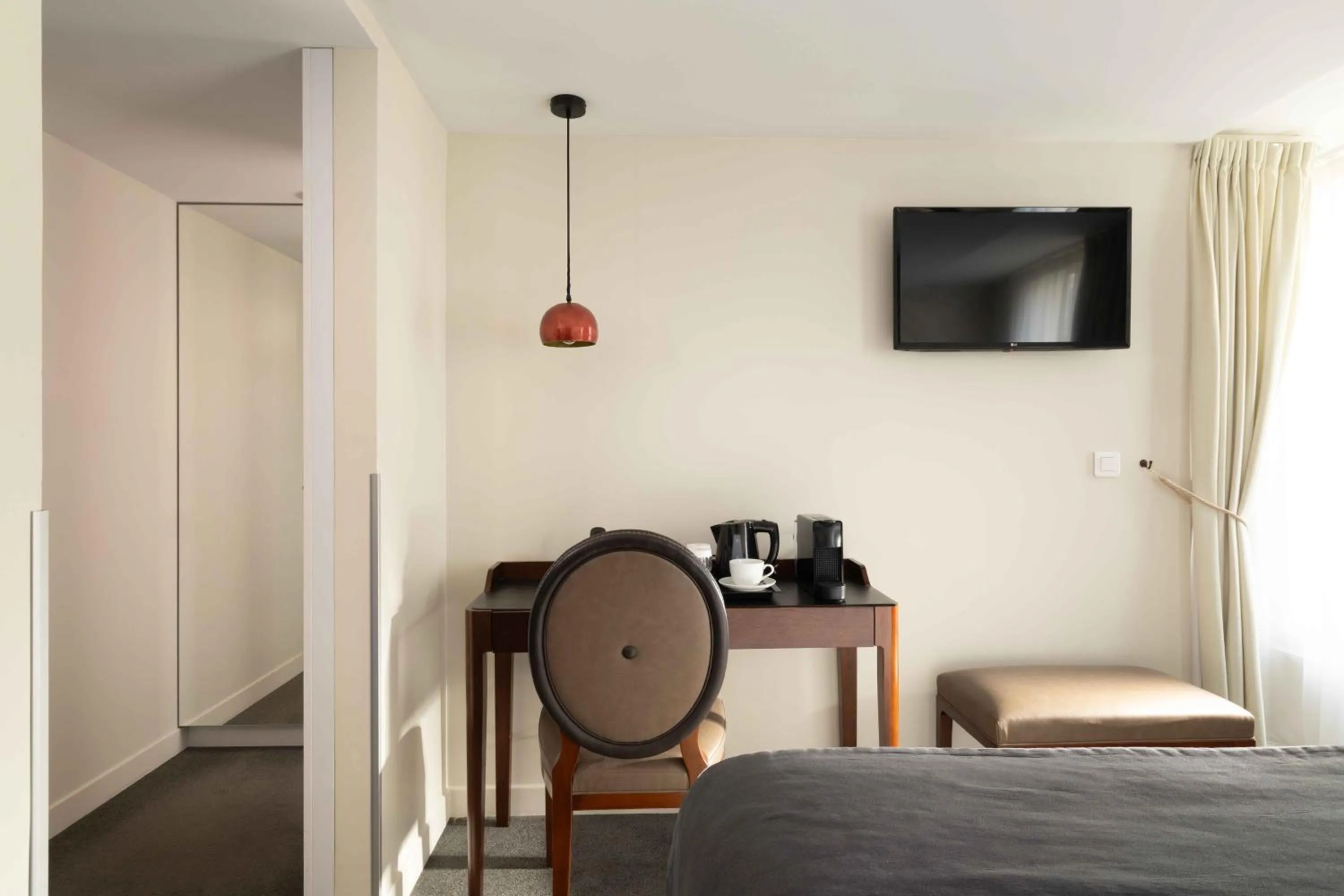 TV and multimedia, Bed in Queen Mary Opera