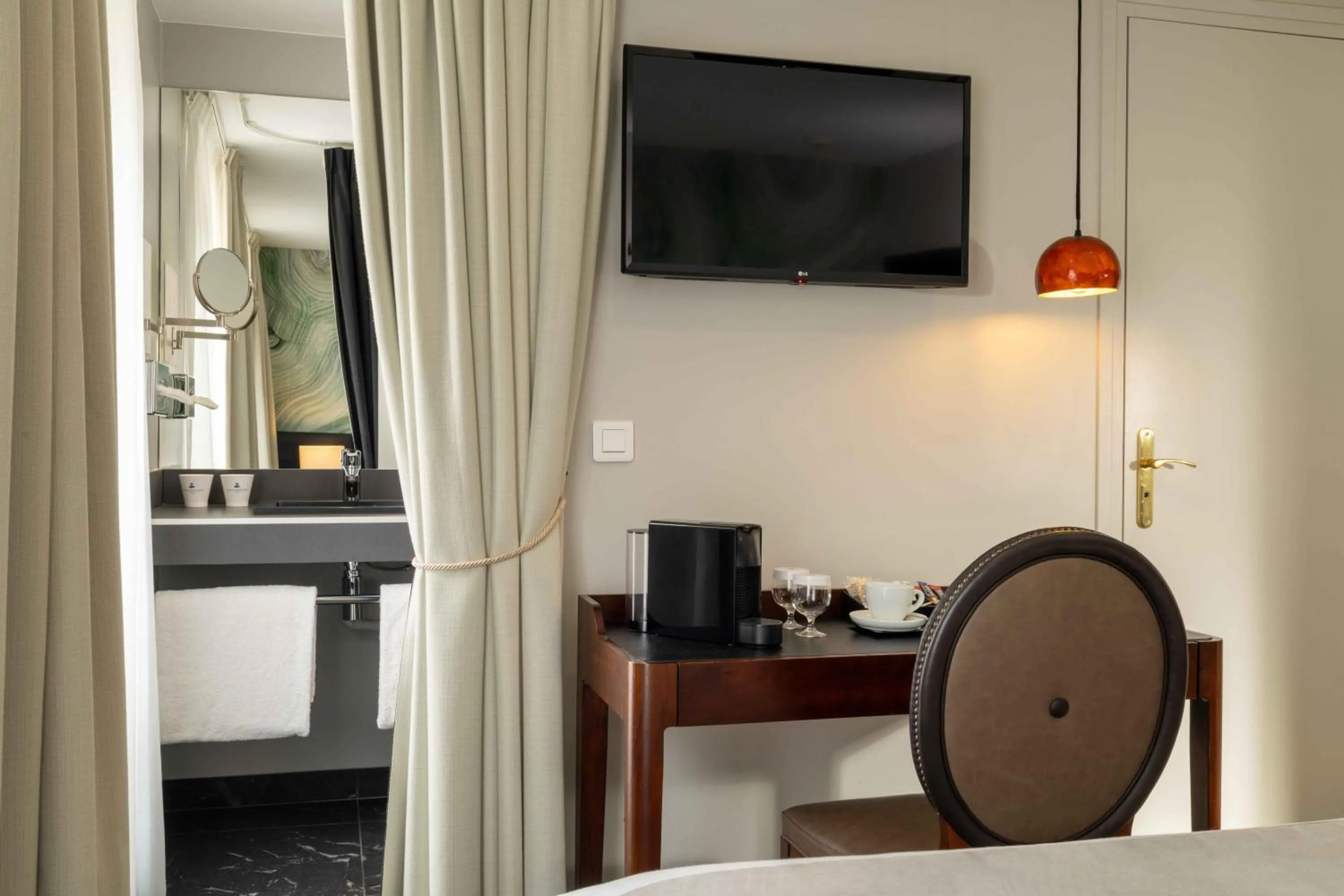 TV and multimedia in Queen Mary Opera