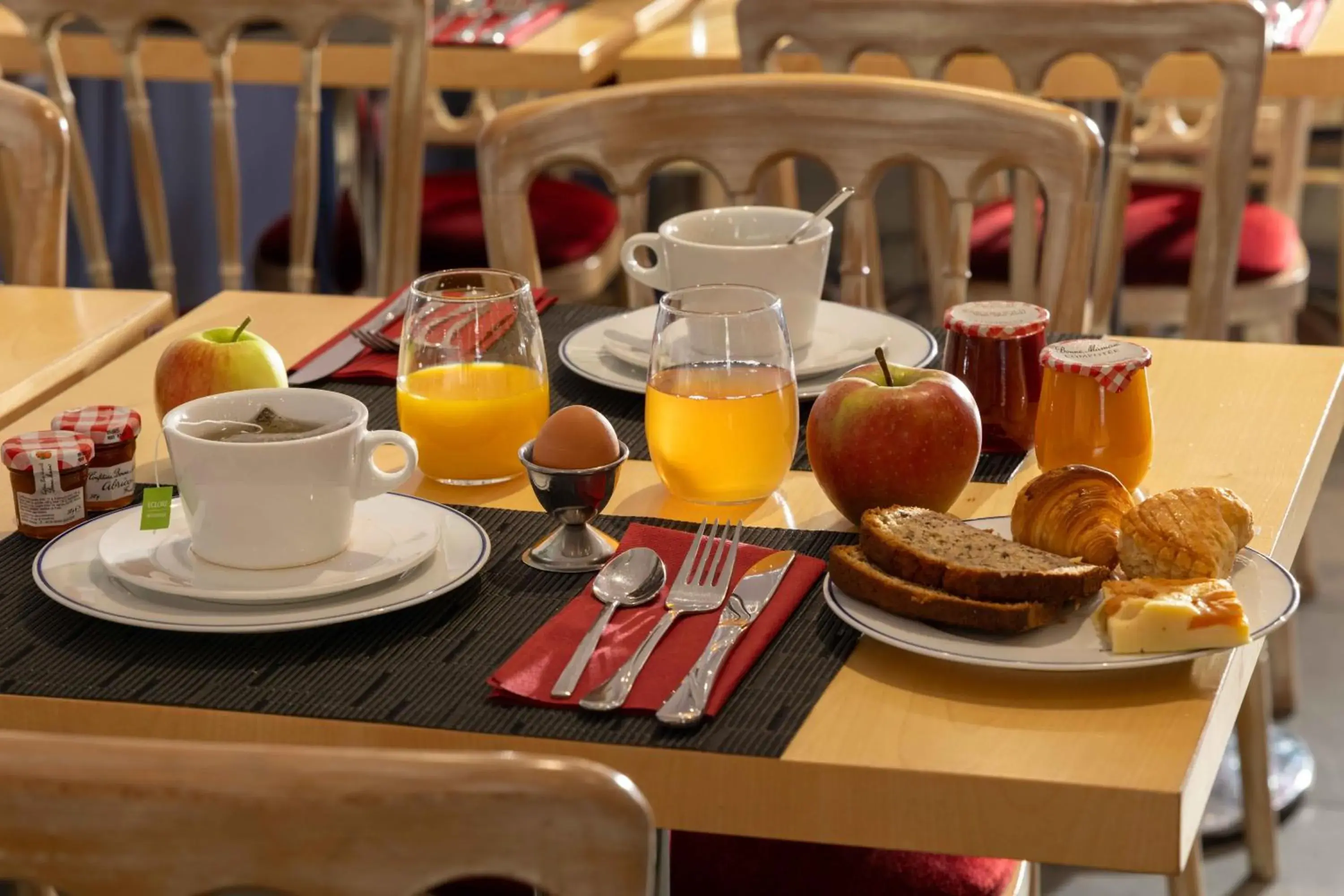 Breakfast in Queen Mary Opera Breakfast in Queen Mary Opera