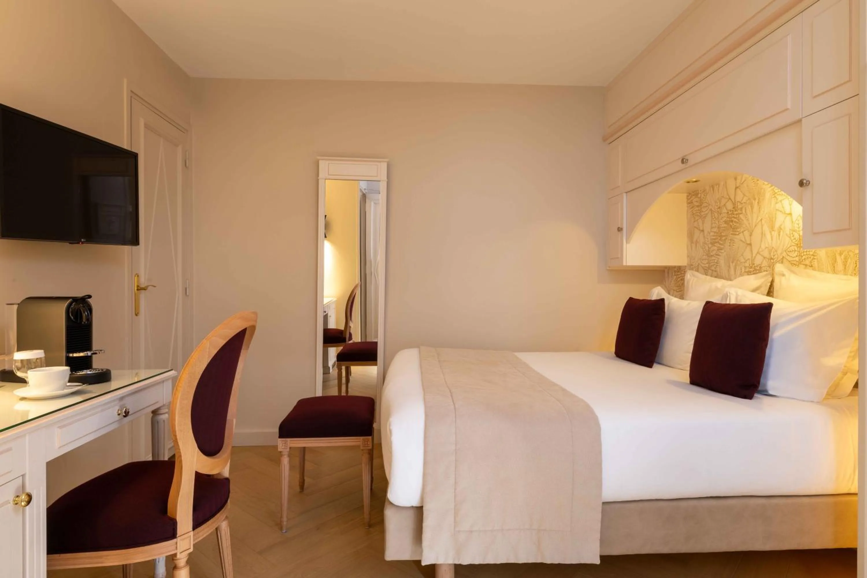 Bed in Queen Mary Opera