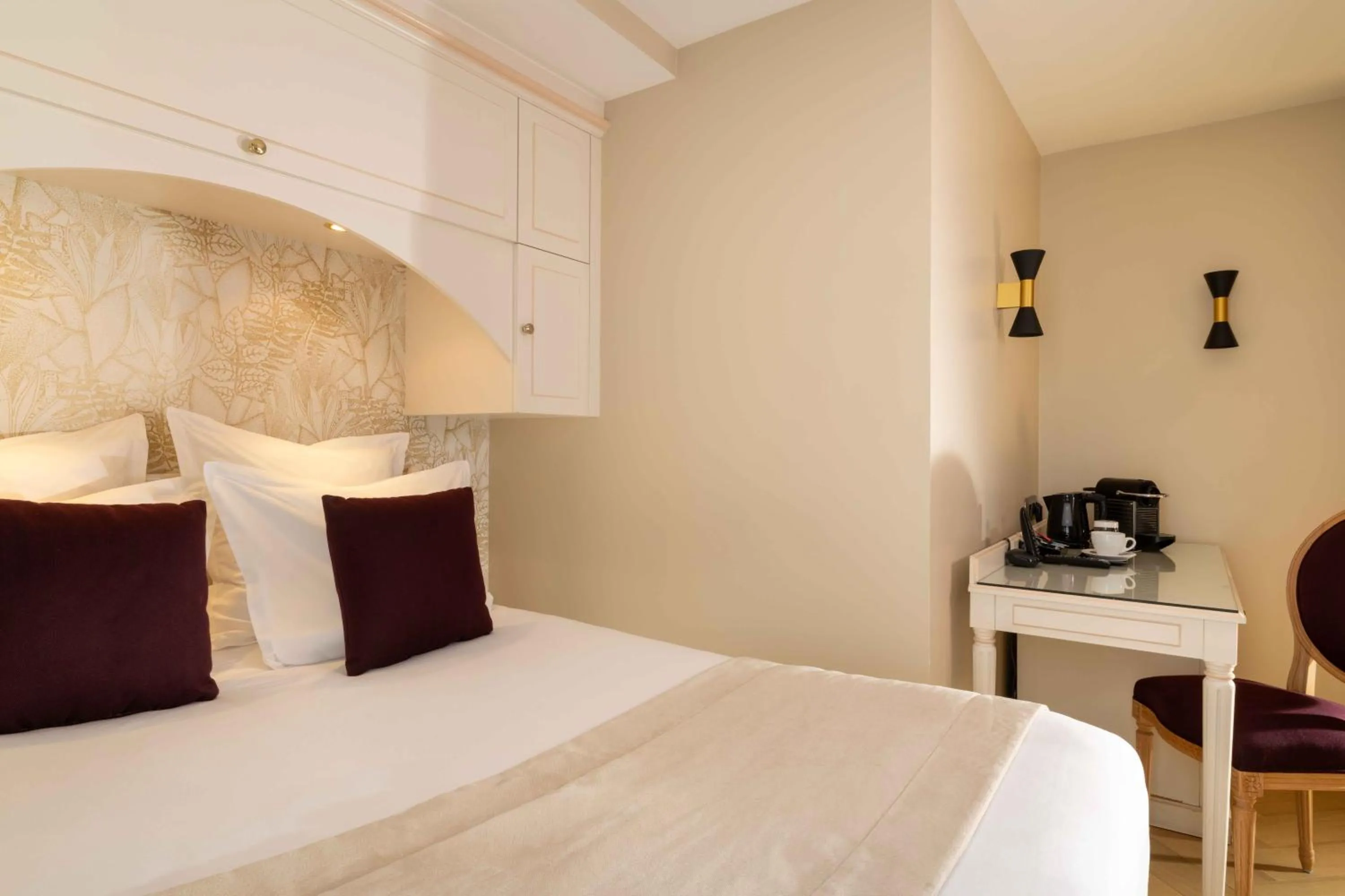 Bed in Queen Mary Opera