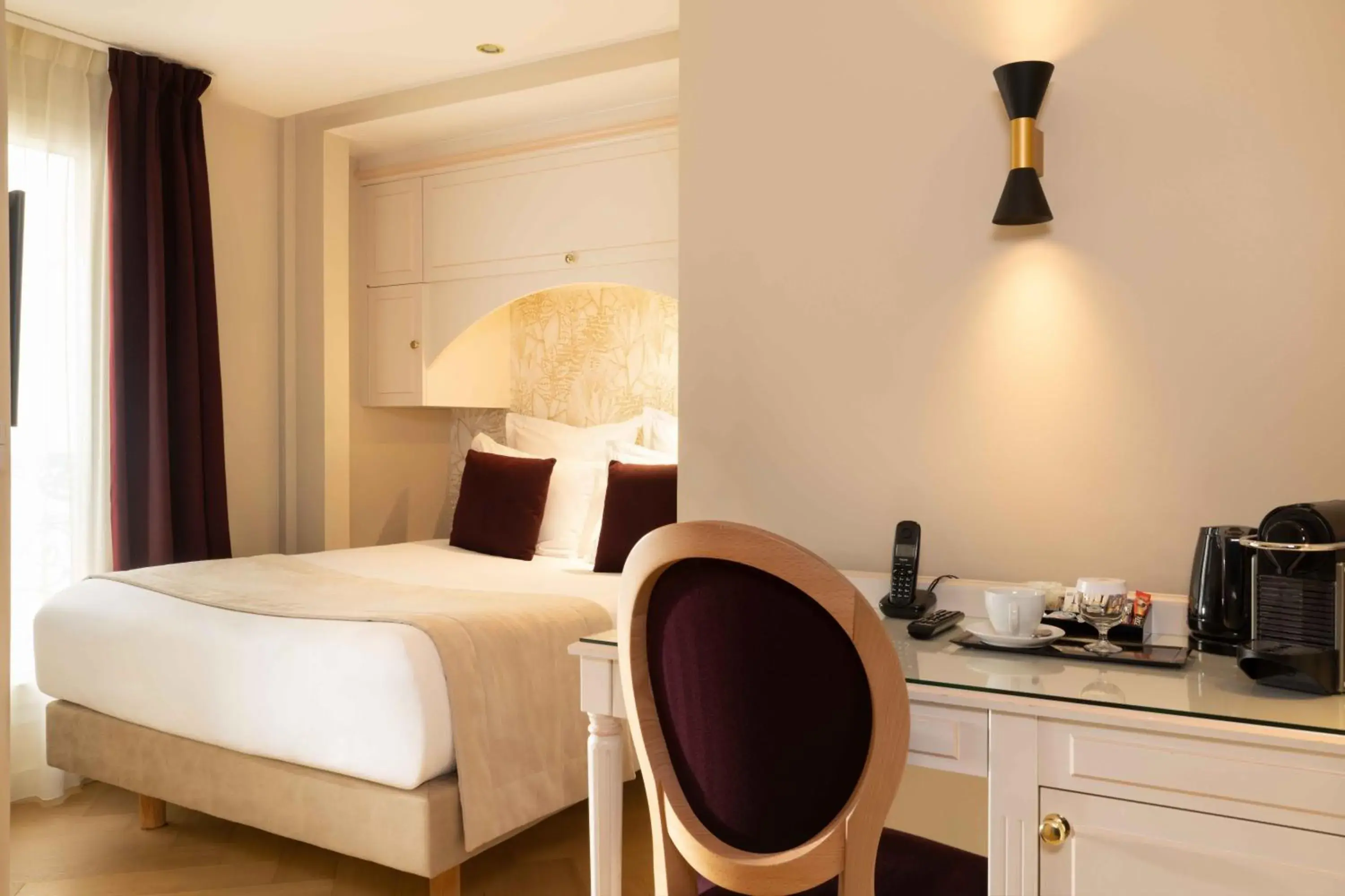 Bed in Queen Mary Opera Bed in Queen Mary Opera