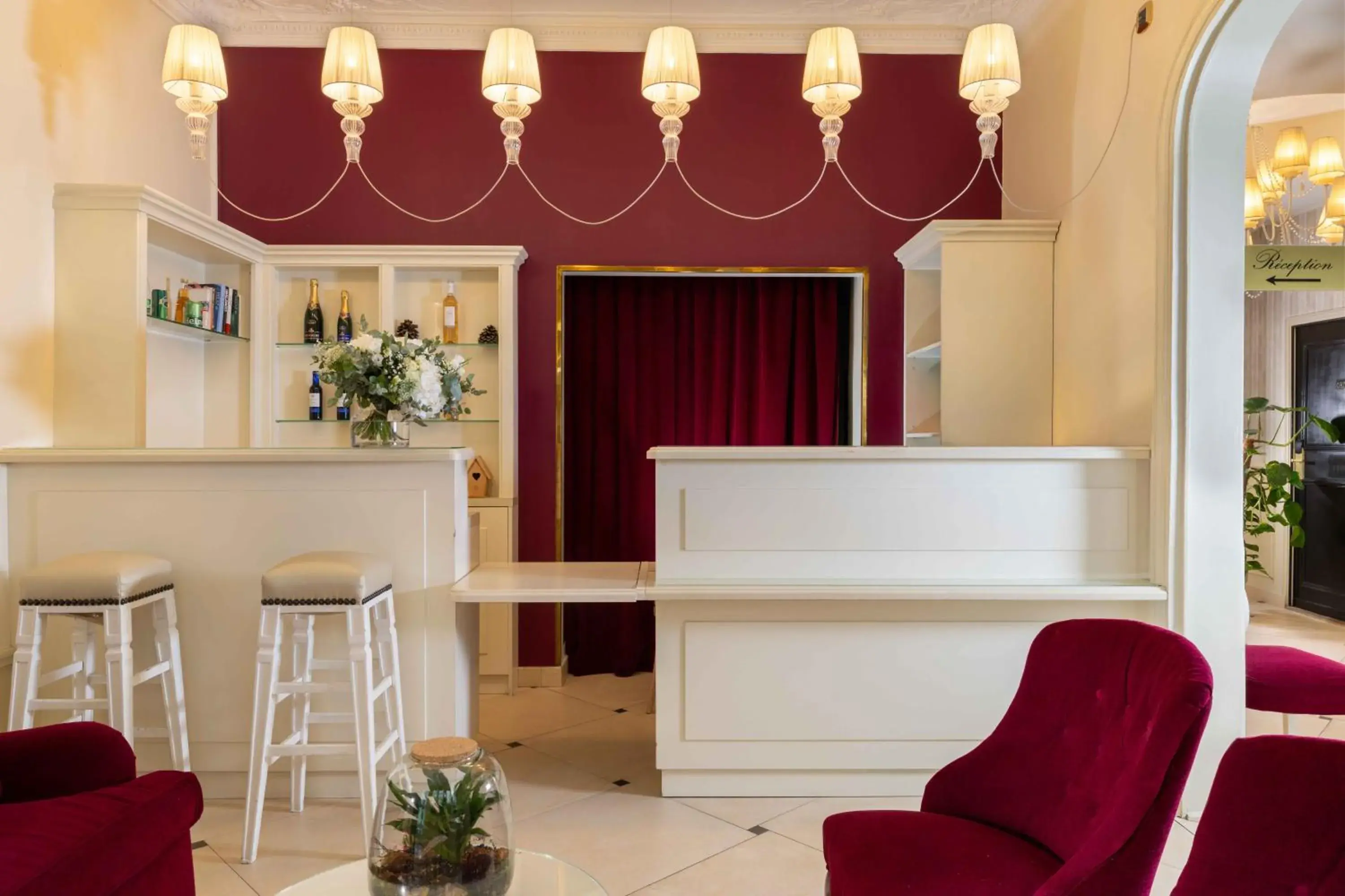 Lobby or reception in Queen Mary Opera Lobby or reception in Queen Mary Opera