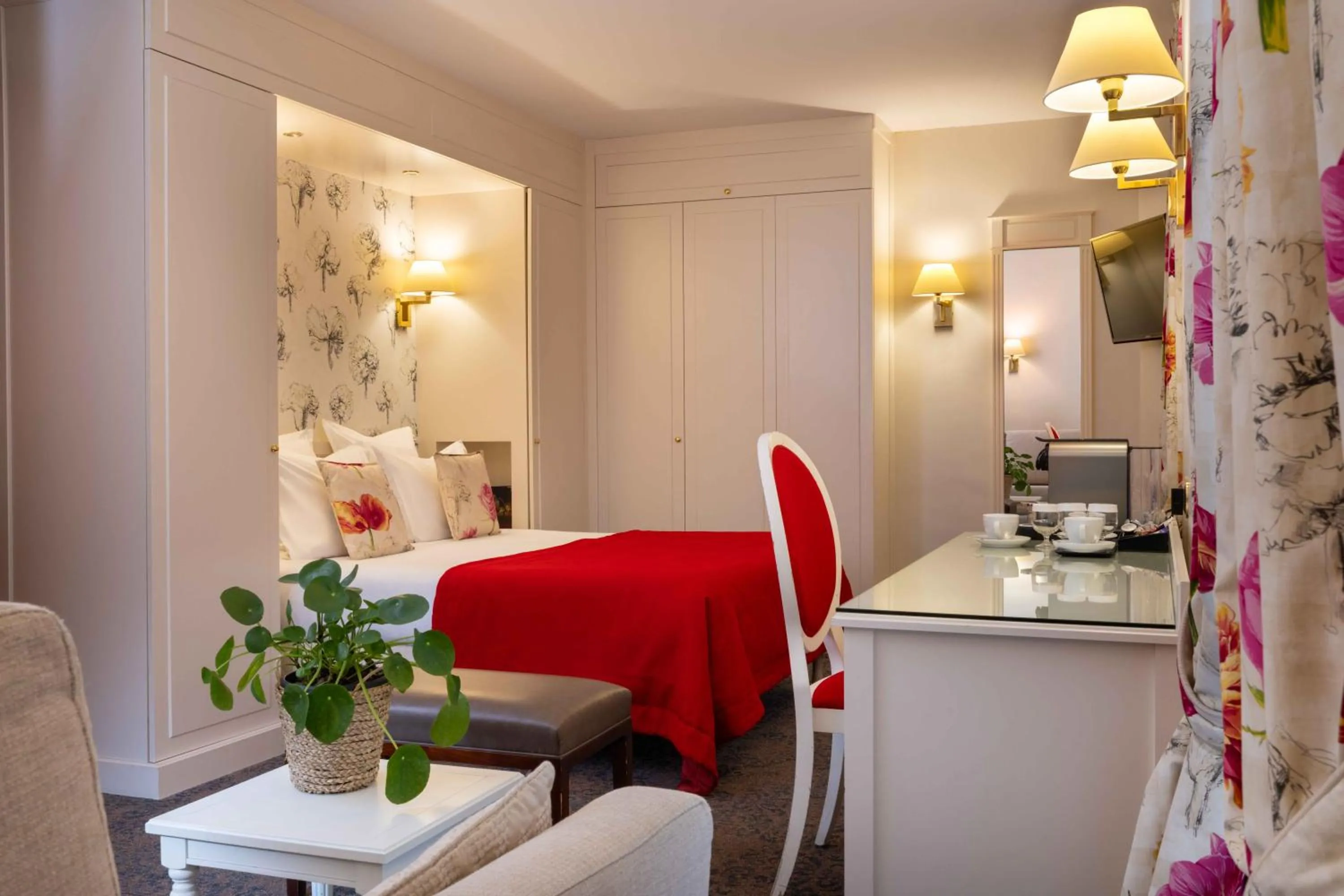 Bed in Queen Mary Opera