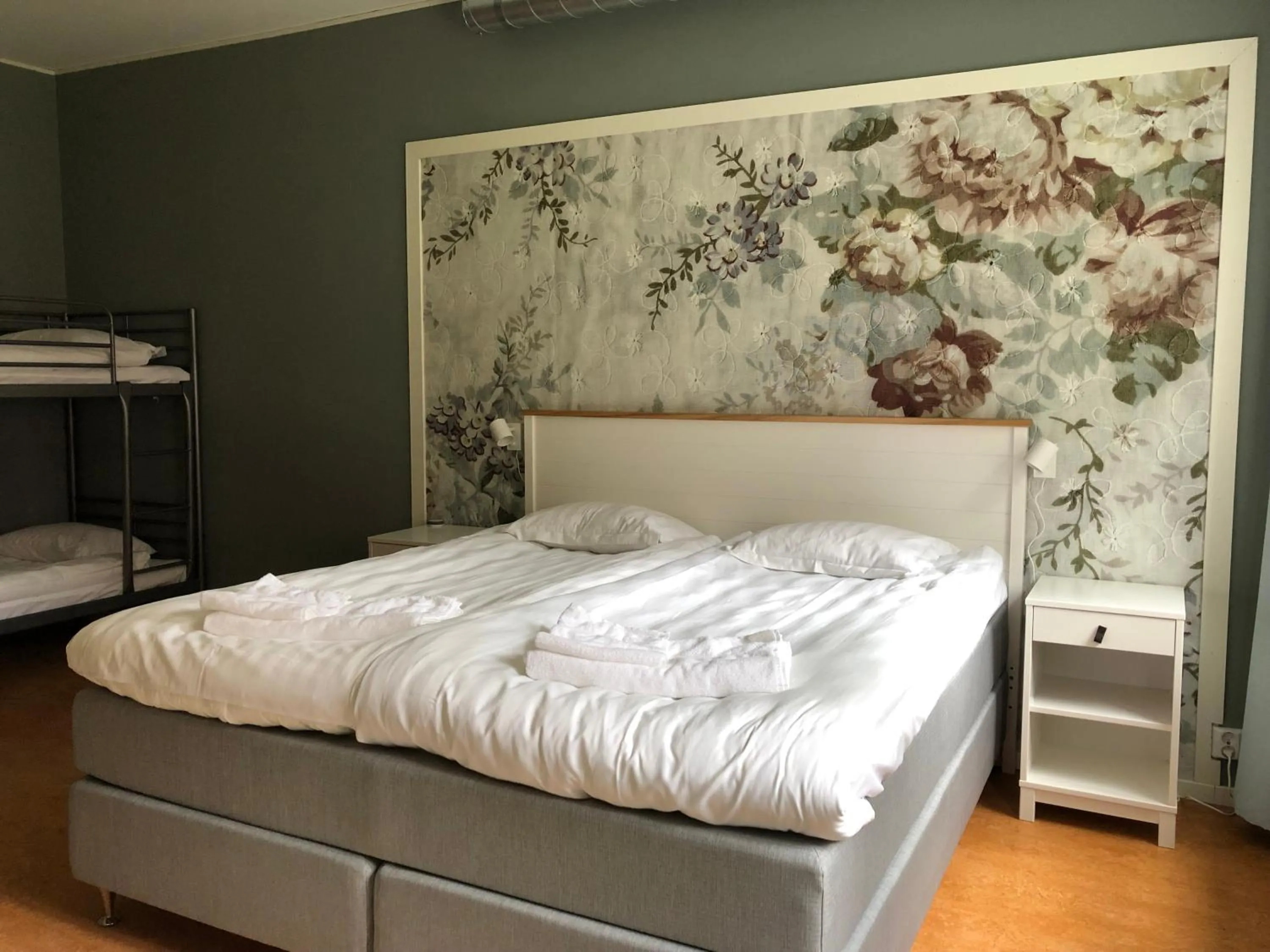 Family Room with Shared Bathroom in Sjugare Gård Bed & Breakfast