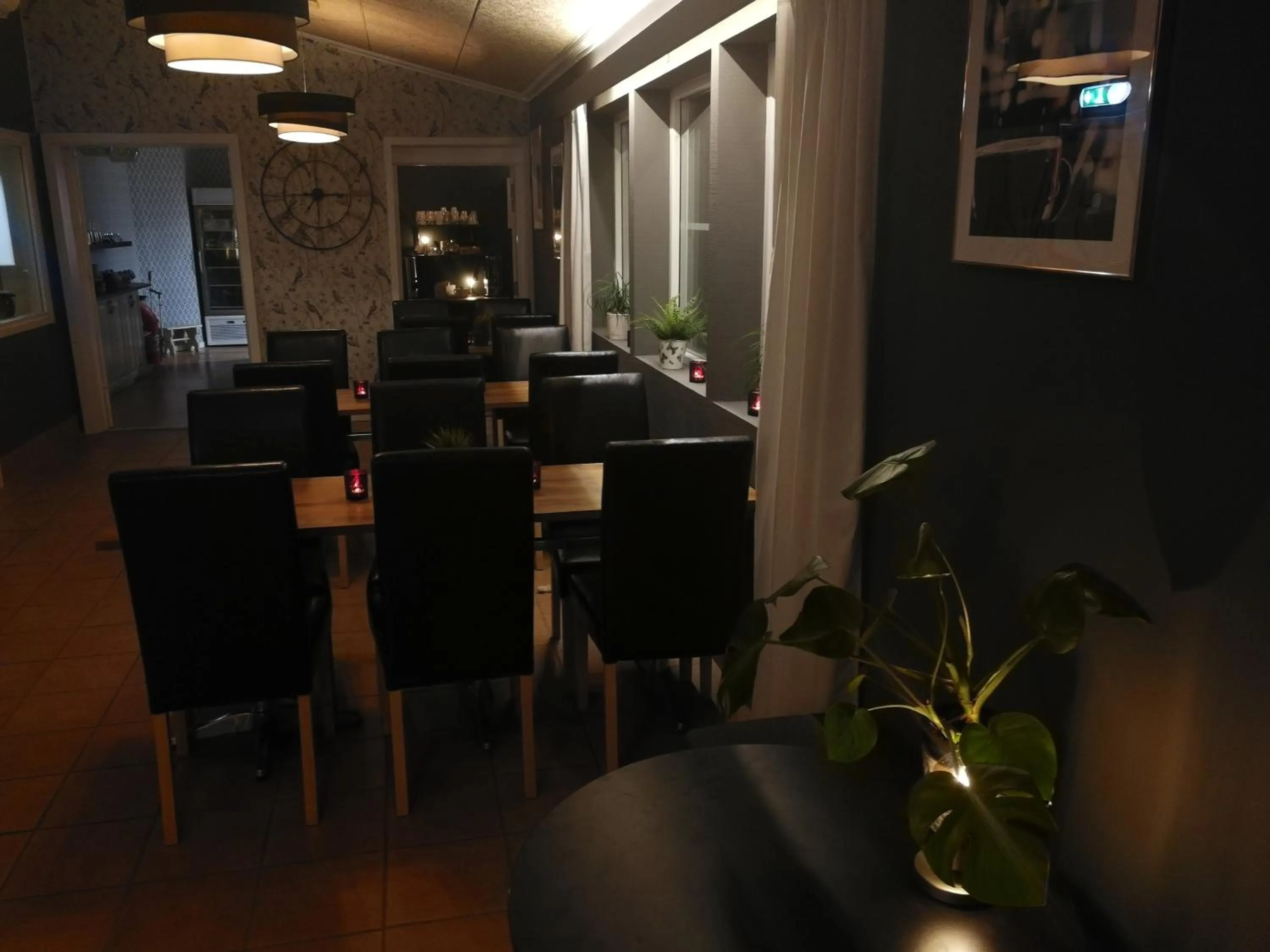 Restaurant/places to eat in Sjugare Gård Bed & Breakfast