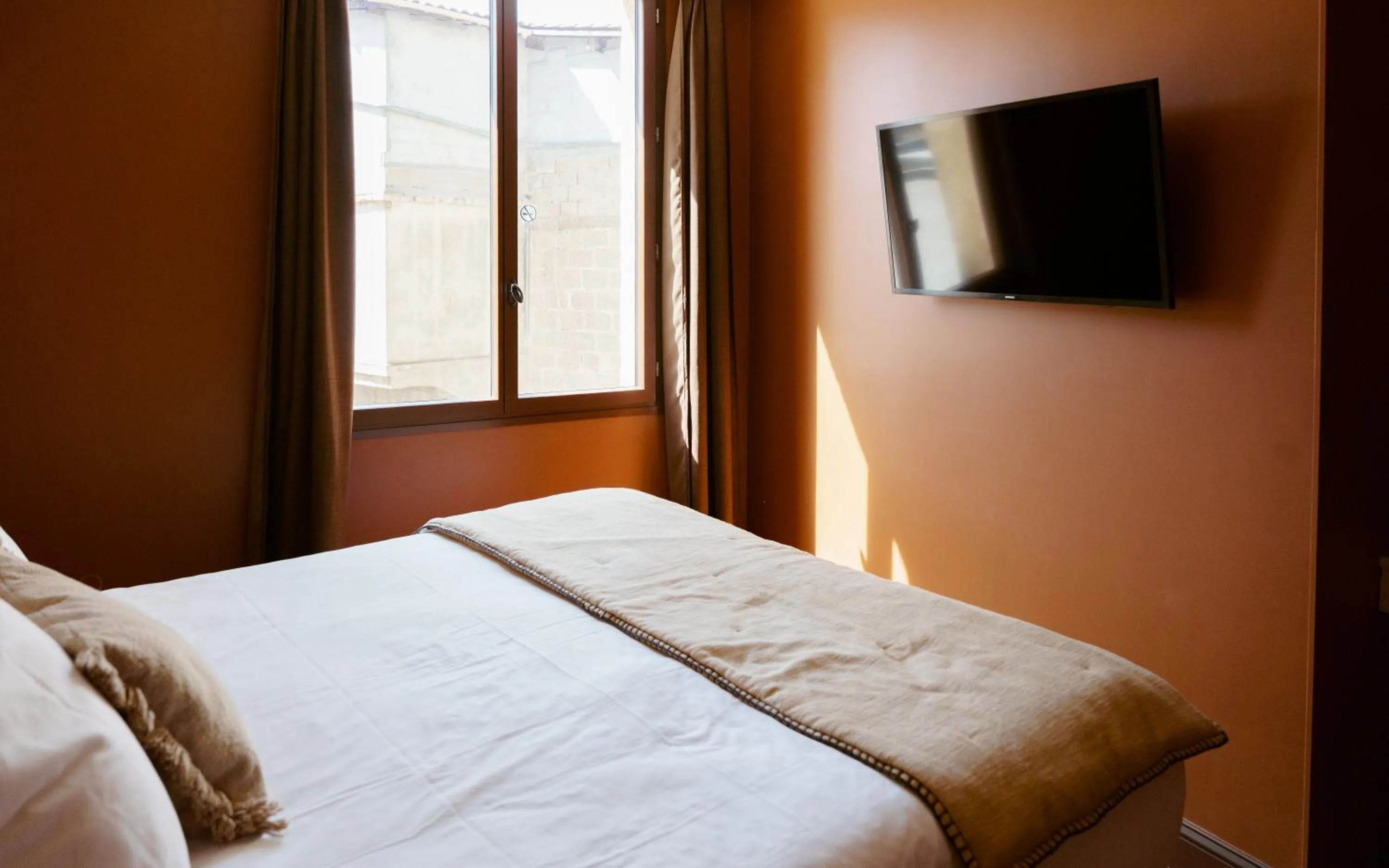 TV and multimedia, Bed in ROSA Boutique Hotel - Bordeaux Centre Gare