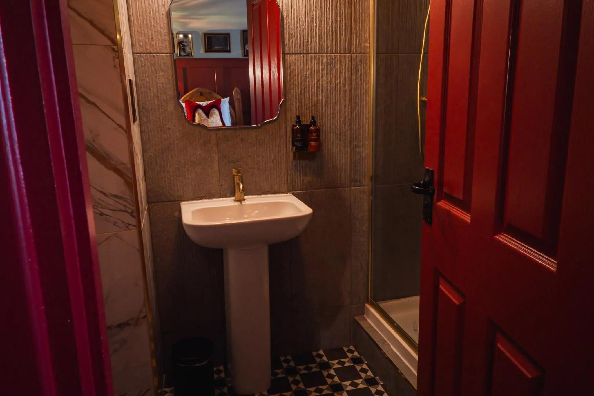 Bathroom in Golden Fleece York