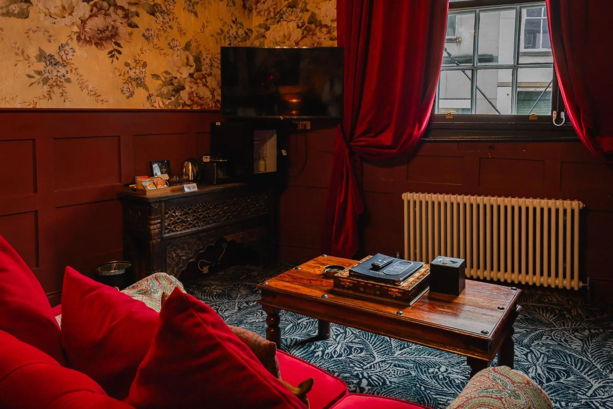 TV and multimedia in Golden Fleece York