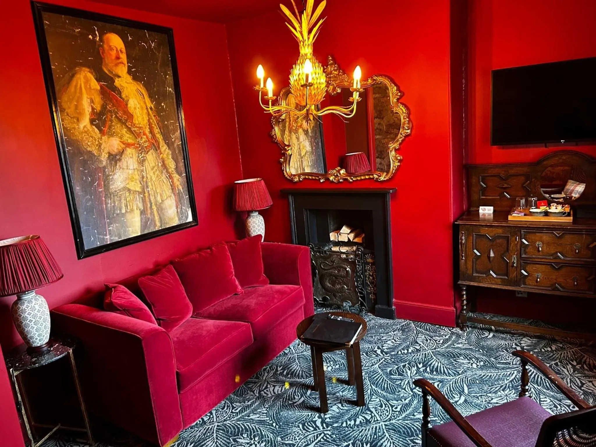 TV and multimedia in Golden Fleece York