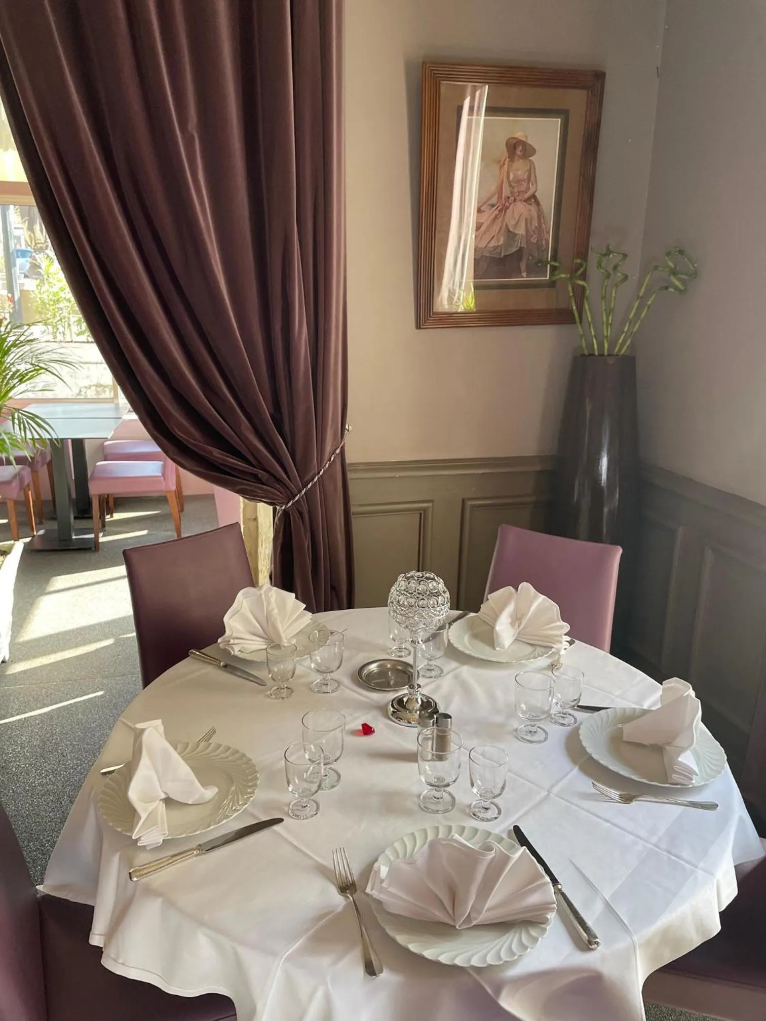 Restaurant/places to eat in Le Grand Hôtel