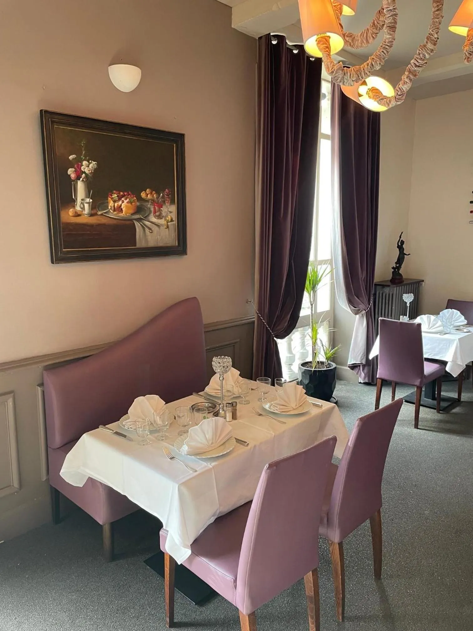 Restaurant/places to eat in Le Grand Hôtel