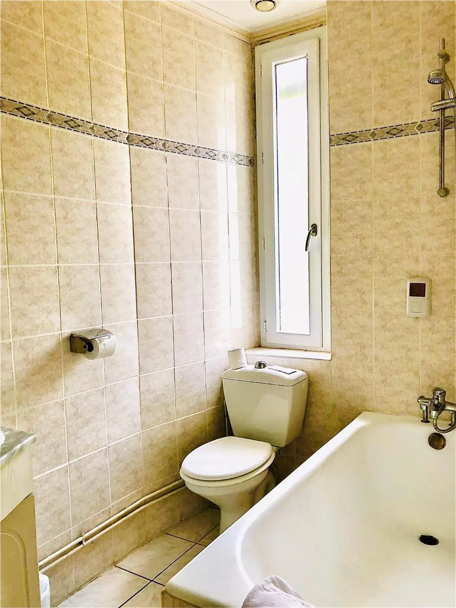 Classic Triple Room with Bath or Shower in Le Grand Hôtel Classic Triple Room with Bath or Shower in Le Grand Hôtel